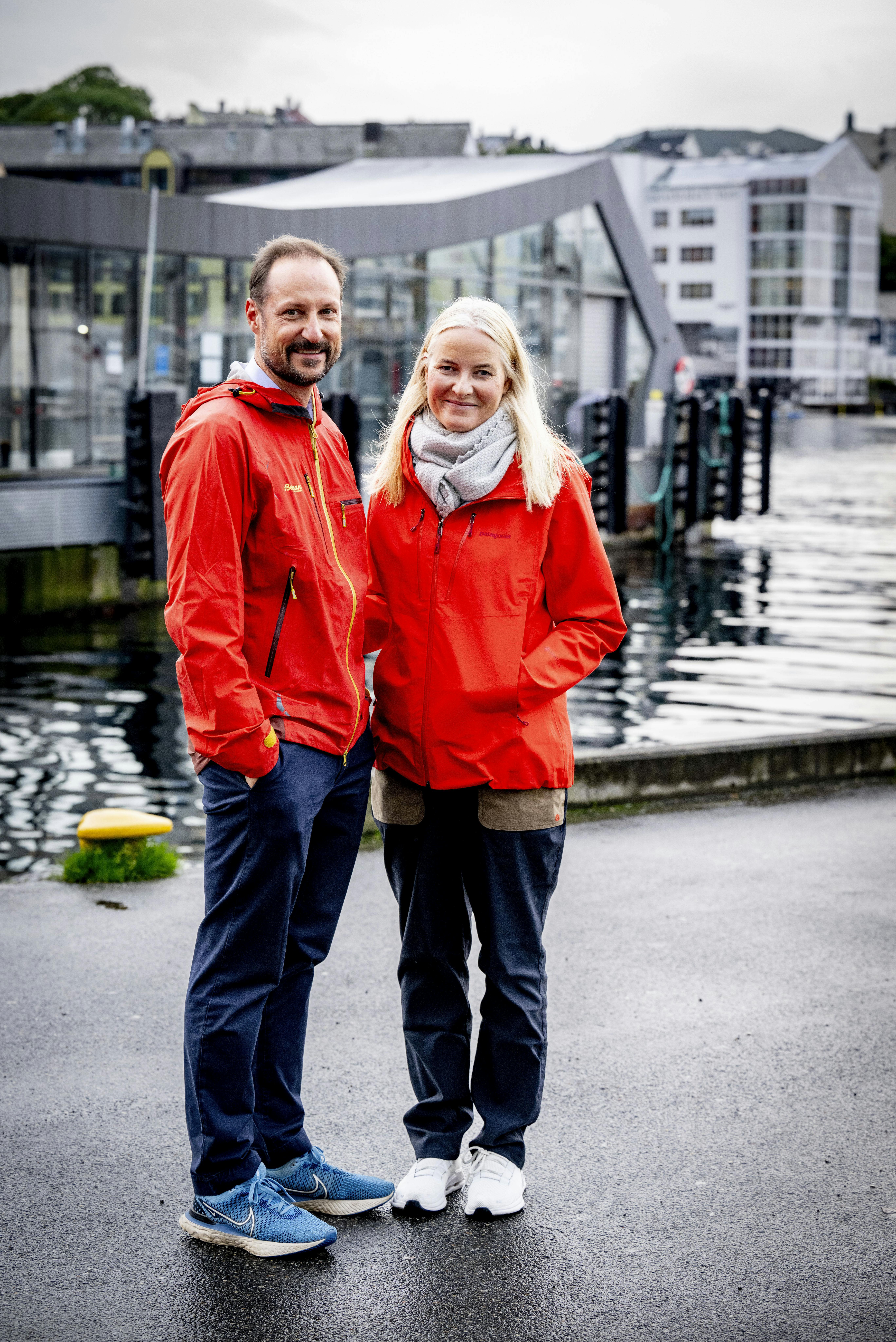 Crown Princess Mette-Marit, Crown Prince Haakon, Walk through Ålesund the day after the wedding party 'Meet & Greet' of Princess Märtha Louise and Durek Verrrett, Norway, 30 August 2024. ( DANA-No: 02545747 )