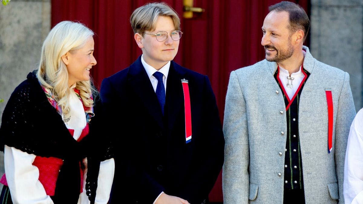 Prins Sverre Magnus med sine forældre. 