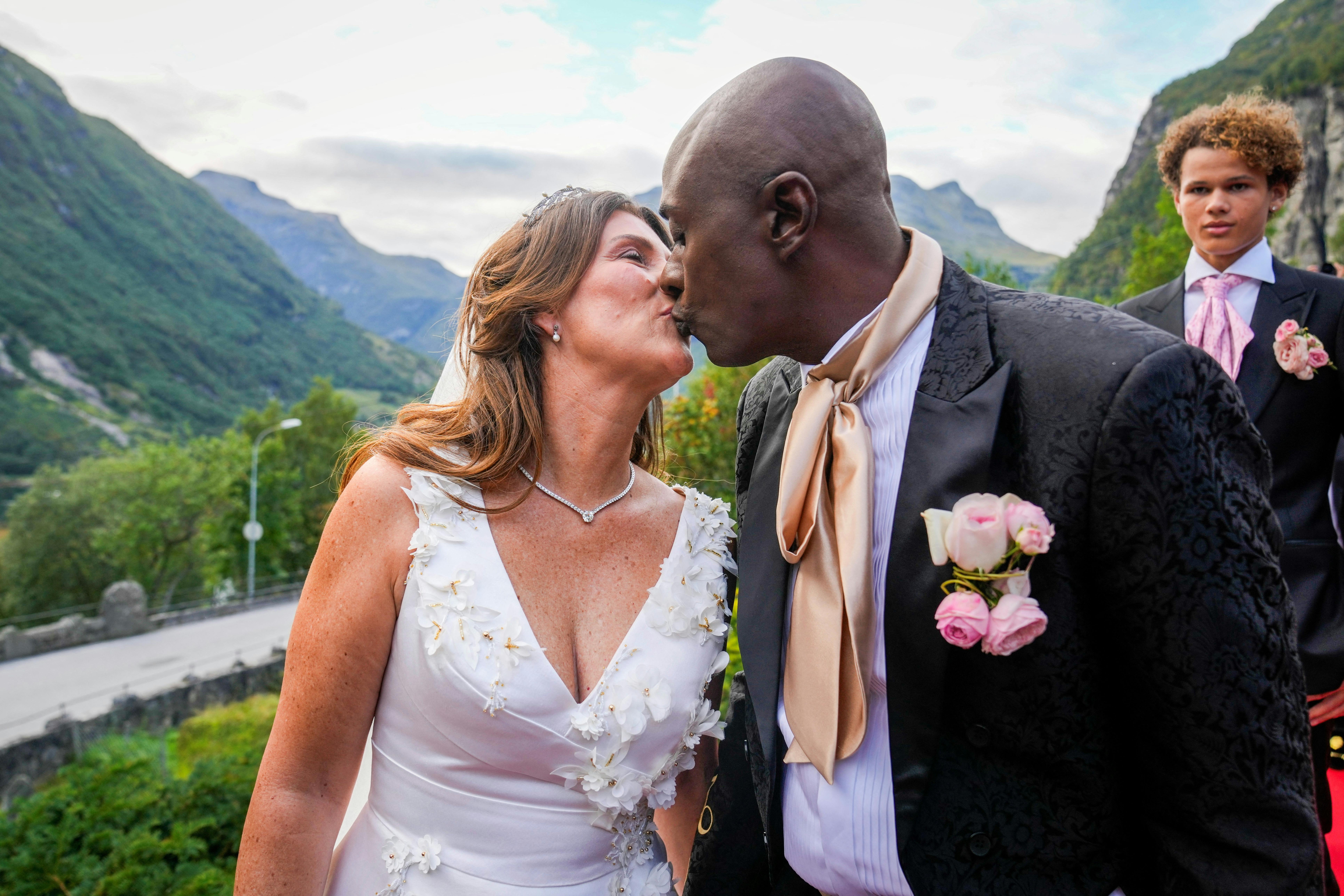 Norway's Princess Martha Louise and Durek Verrett kiss each other on the day of their wedding party in Geiranger, Norway August 31, 2024. NTB/Heiko Junge/via REUTERS ATTENTION EDITORS - THIS IMAGE WAS PROVIDED BY A THIRD PARTY. NORWAY OUT.NO COMMERCIAL OR EDITORIAL SALES IN NORWAY.