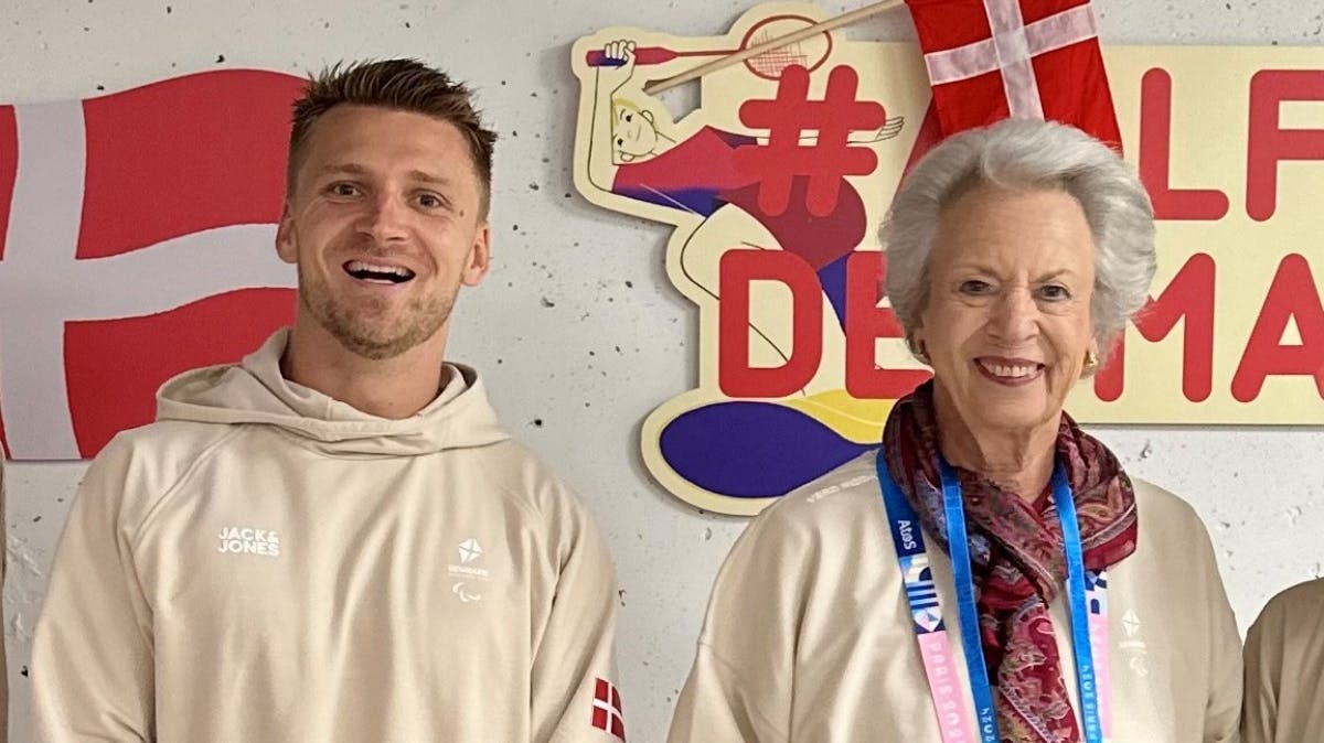 Prinsesse Benedikte besøger PL-atleterne i Paris.
