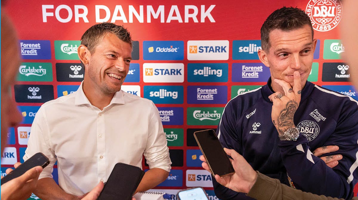 Landstræner Lars Knudsen og assistenttræner Daniel Agger.