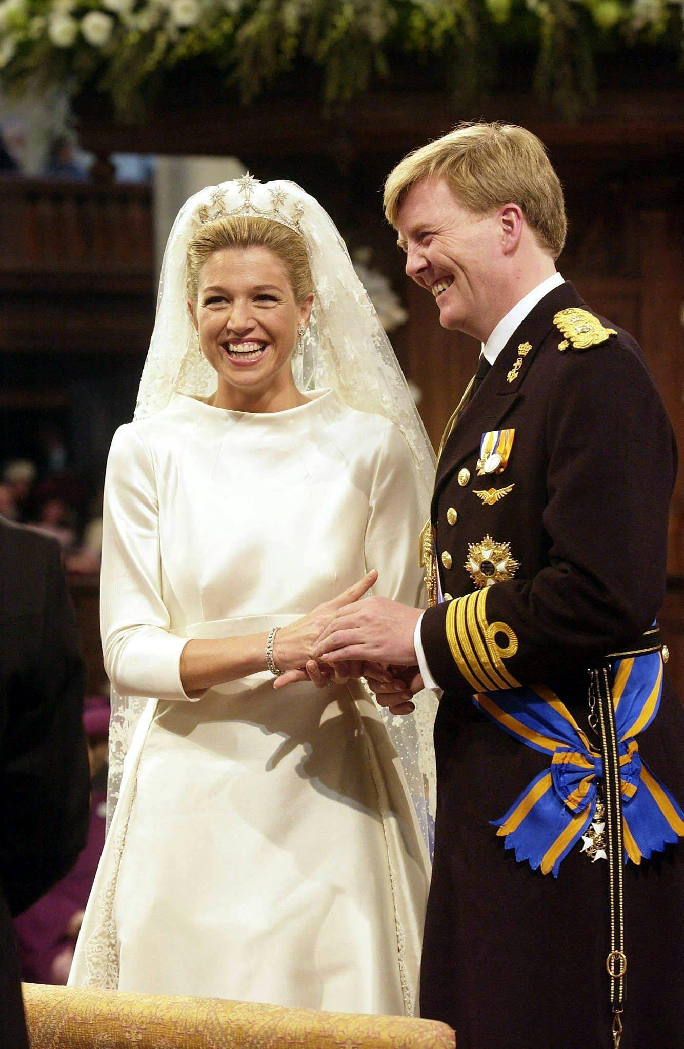 Dutch Crownprince Willem-Alexander (R) and Princess Maxima (L) share a laugh during their marriage ceremony in the Nieuwe Kerk church in Amsterdam, Saturday 02 February 2002.  LEX VAN LIESHOUT / POOL / AFP