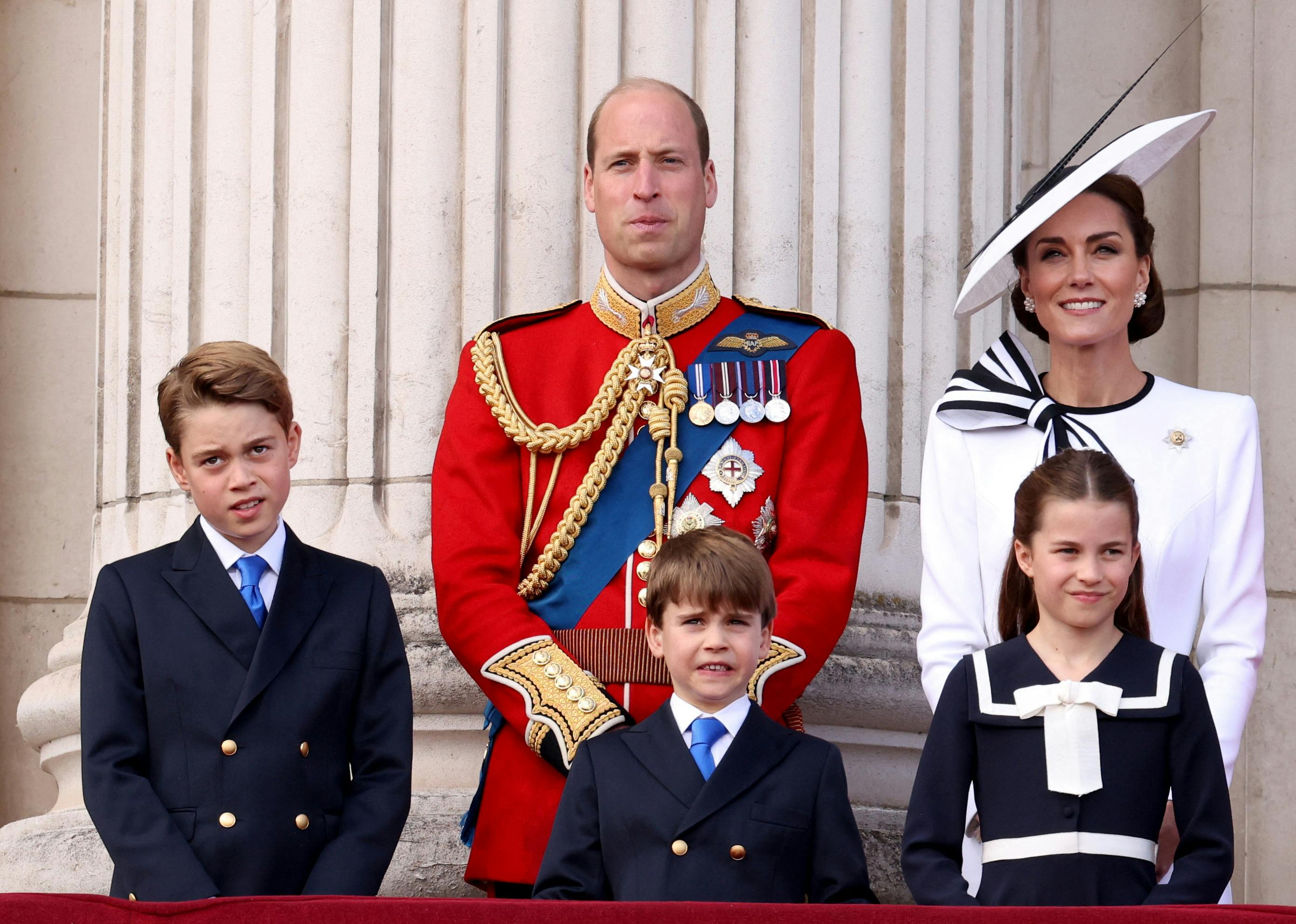 Prins William og prinsesse Kate med deres børn, prins George, prins Louis og prinsesse Charlotte.