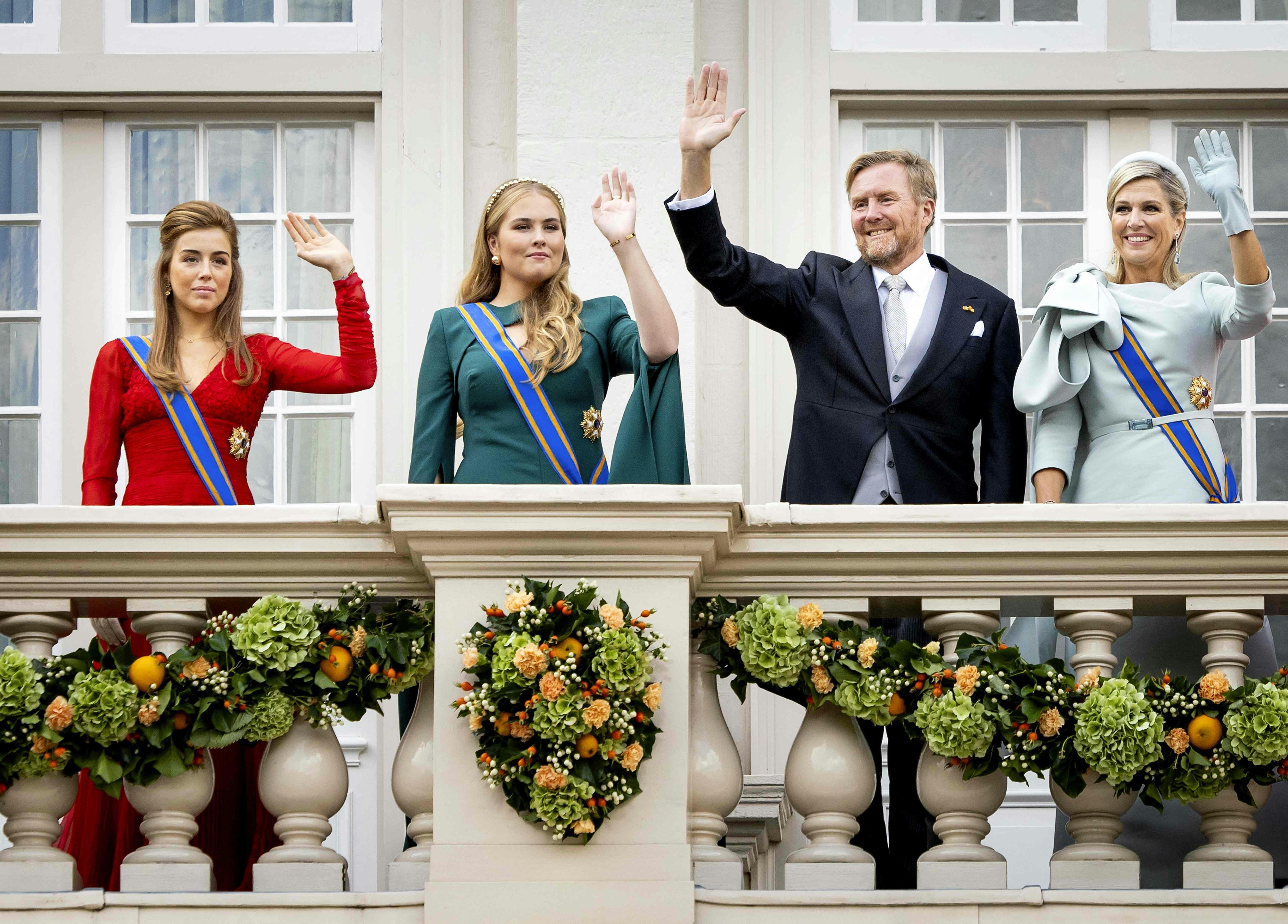 Kong Willem-Alexander, dronning Maxima, prinsesse Amalia og prinsesse Alexia.