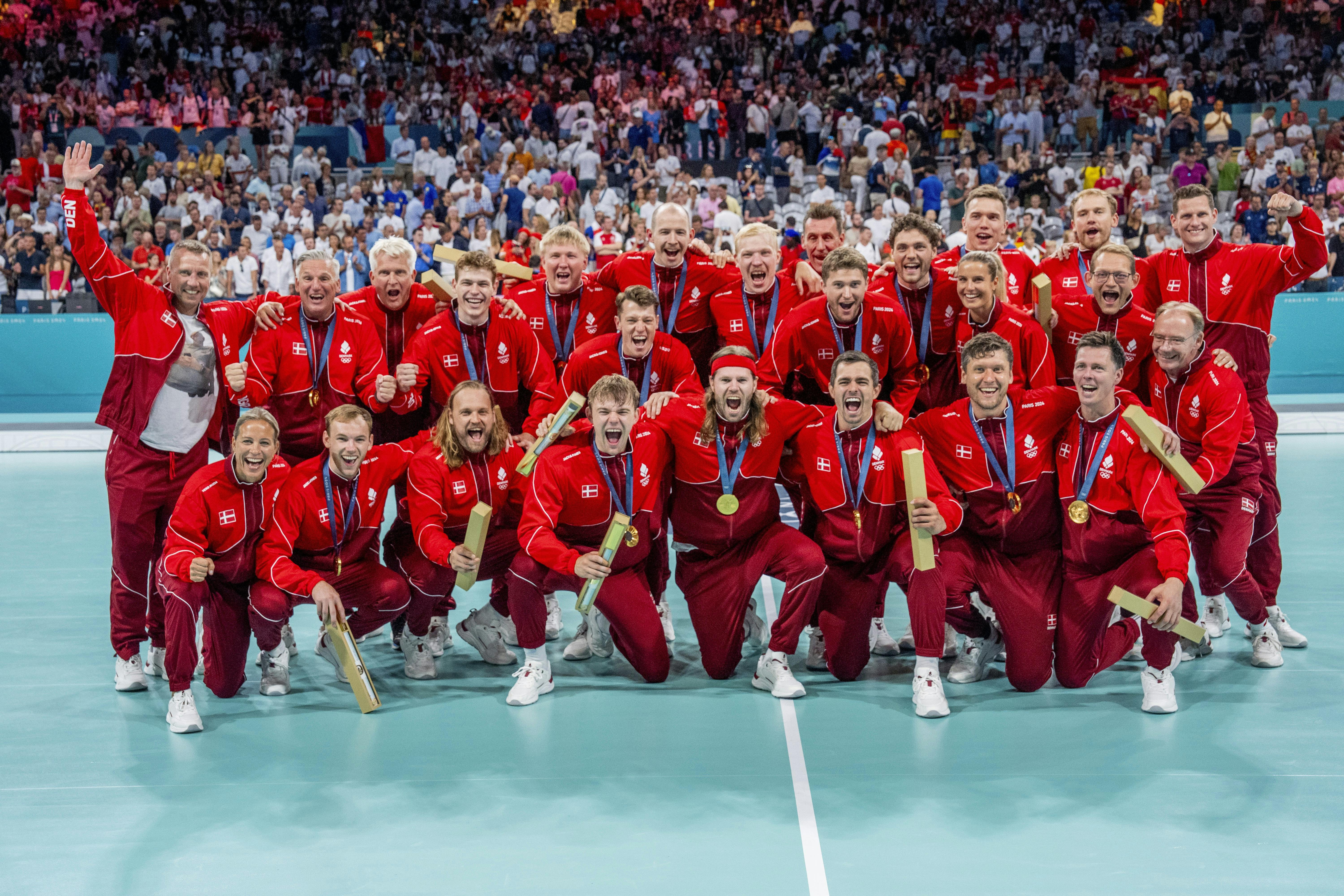 PARIS 2024 - håndbold herrelandsholdet slog Tyskland i OL-finalen og  vandt OL-guld i Lille ved OL i Paris - Kong Frederik var med til festen