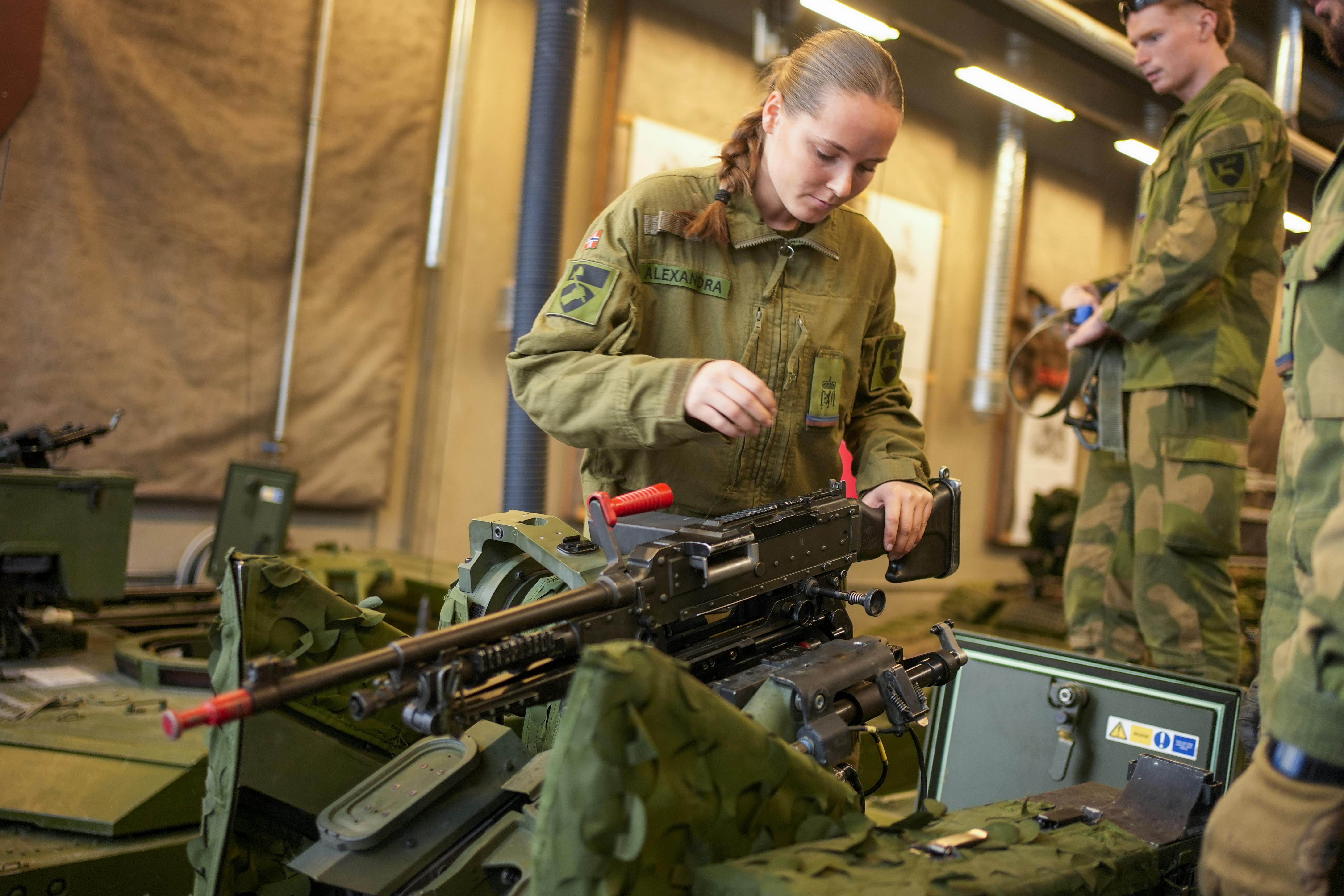 Prinsesse Ingrid Alexandra på militærøvelse under sin værnepligt.