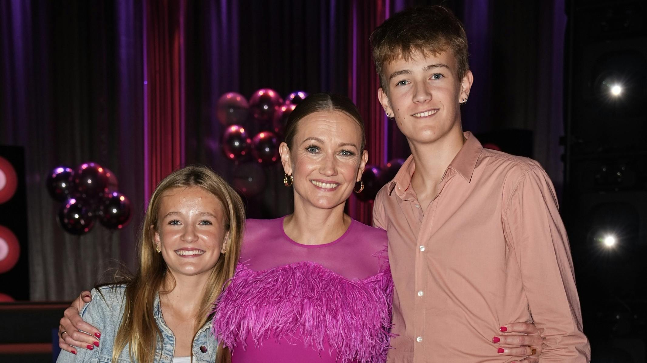 Sara Lygum med sine børn, Astrid og Oscar.