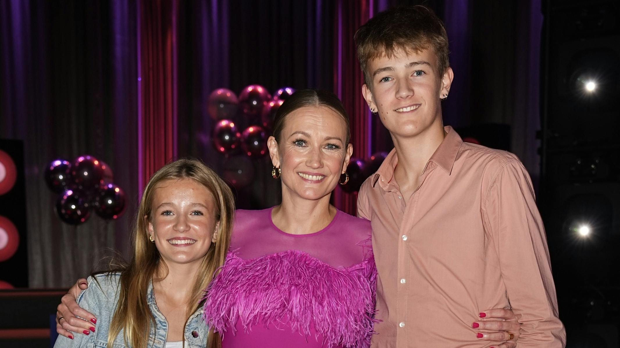 Sara Lygum med sine børn, Astrid og Oscar.