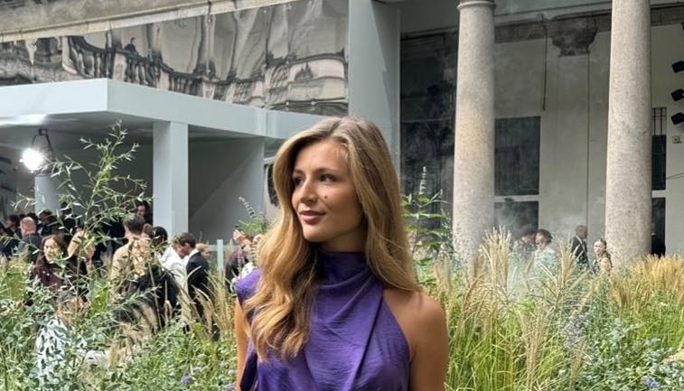 I Milano Benedikte Thoustrup poserer i elegant todelt sæt BILLEDBLADET