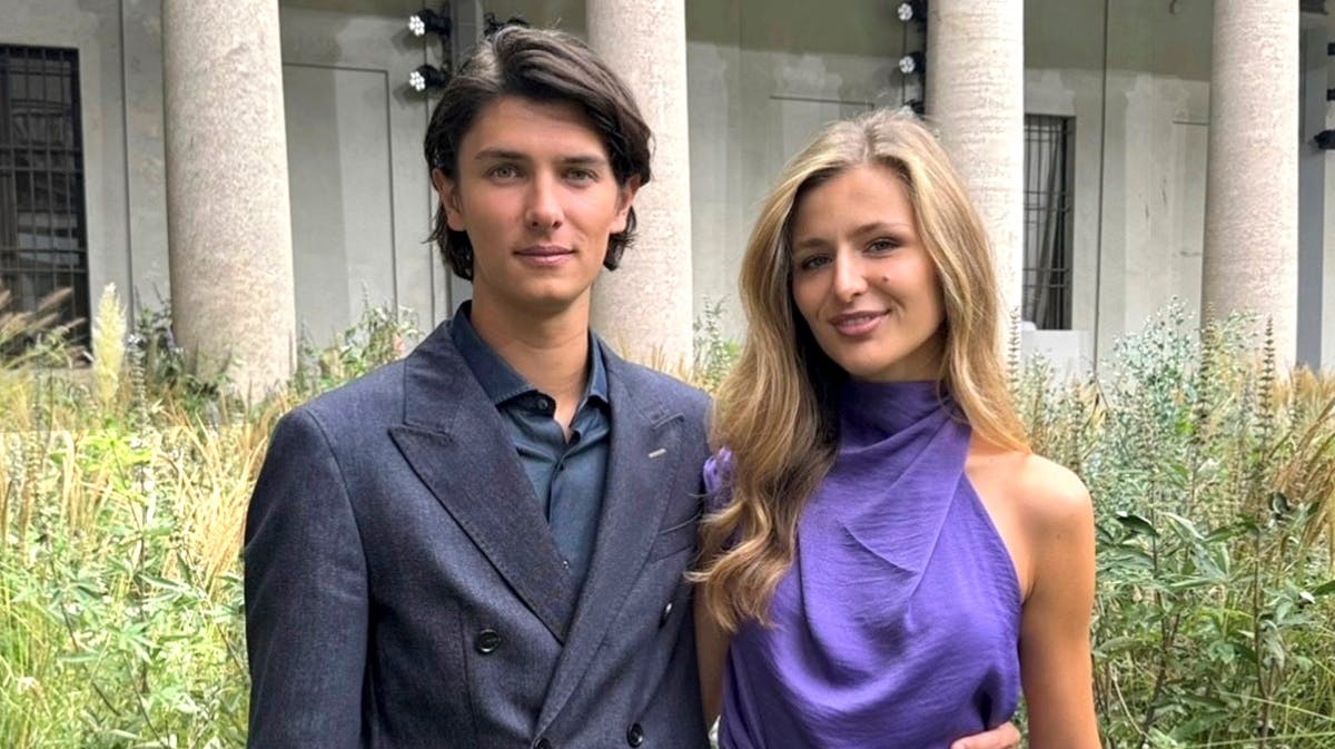 Grev Nikolai og Benedikte Thoustrup ved Hugo Boss-modeshow i Milano. 