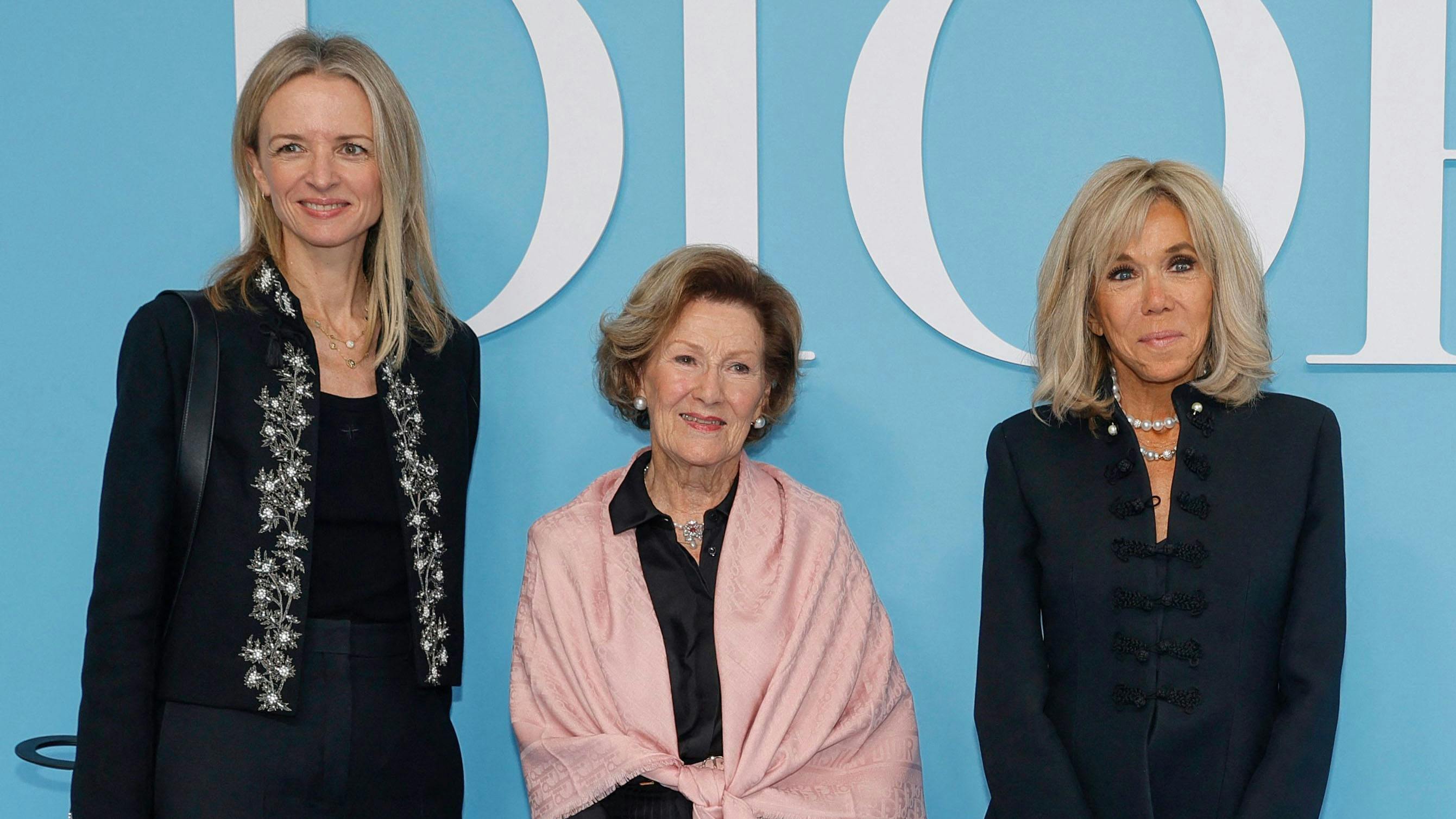 Delphine Arnault, der er CEO i Dior, dronning Sonja og Brigitte Macron.