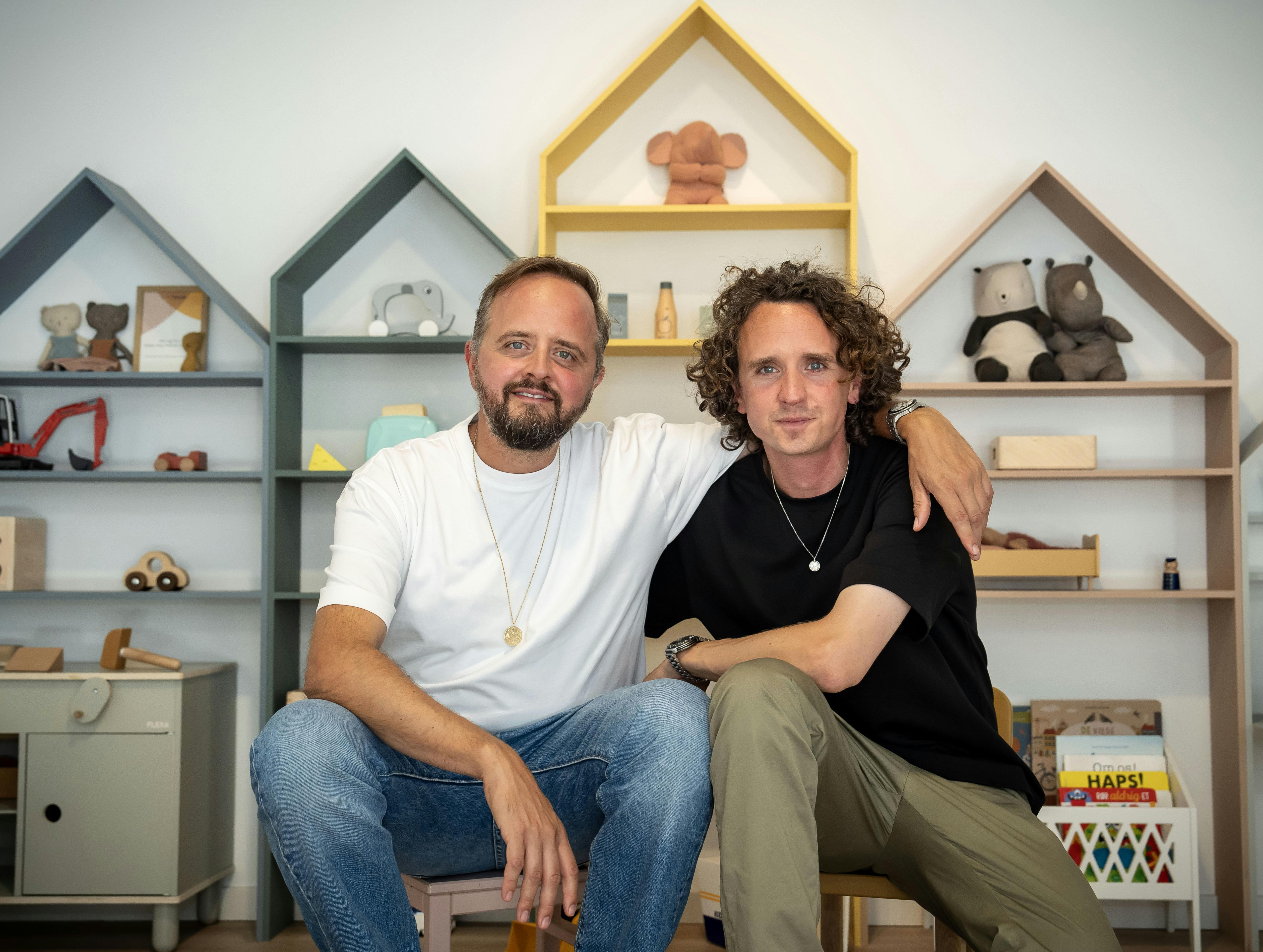 OPGAVE: TV 2 inviterer til pressemøde på den nye komedieserie 'De bedste år' Her: Magnus og lillebror Emil MillangSTED: Little House på Frederiksberg.JOURNALIST: Johan Isbrnad, Majken Munk og Nicklas LagerstorfFOTOGRAF: © Hanne Juul/ Aller Foto & VideoDATO: 20240924