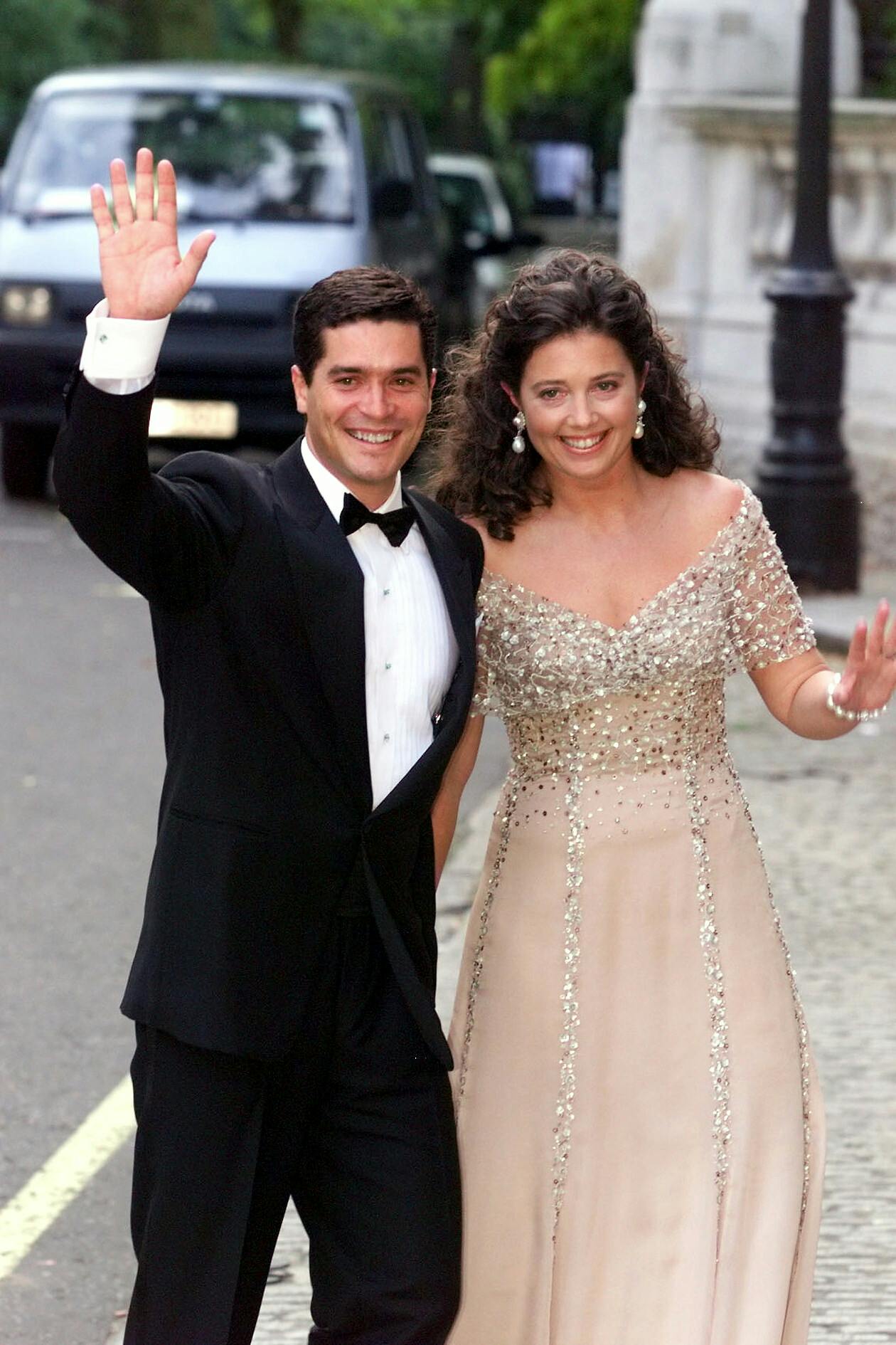 Den 9. juli 1999 skal prinsesse Alexia giftes med arkitekten Carlos Morales Quintana i London. Til galla aftenen før, PRINSESSE ALEXIA og CARLOS MORALES.