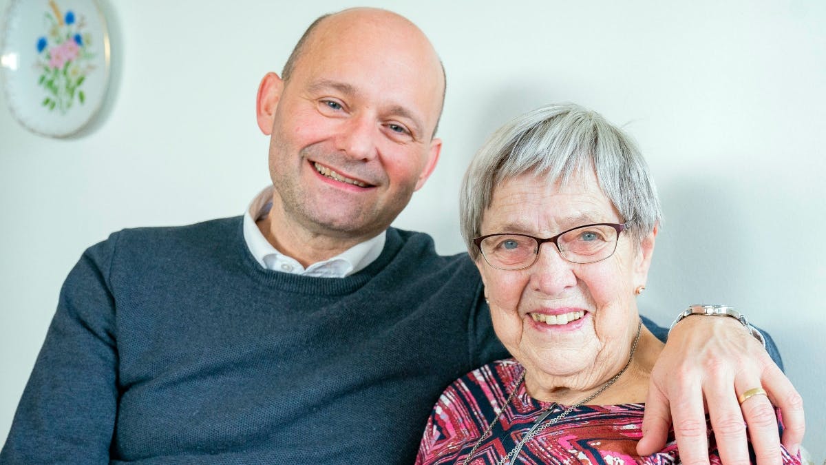 Søren Pape Poulsen sammen med sin elskede mor, Ruth Poulsen, i 2022.&nbsp;