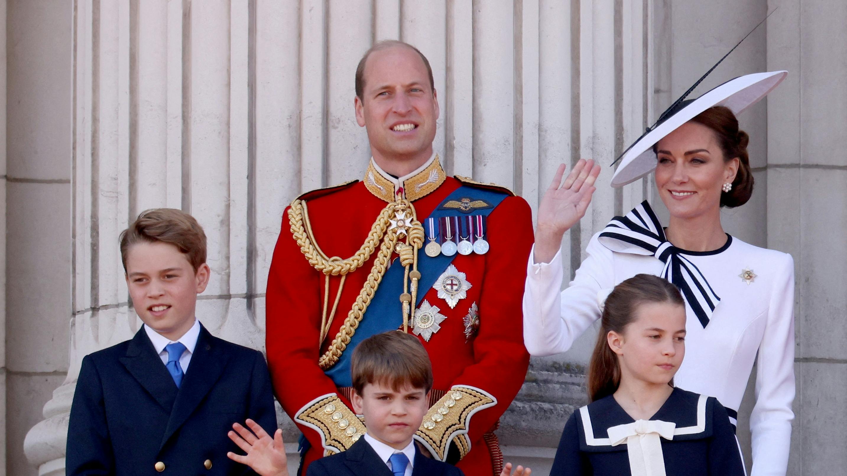 Prins William og prinsesse Kate med deres tre børn. 