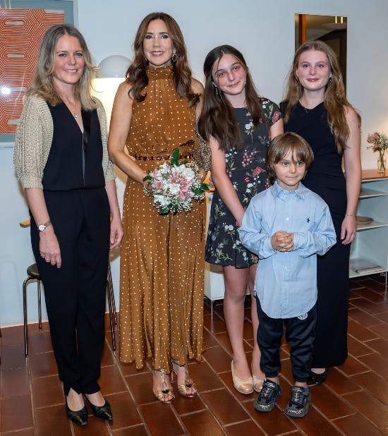 Ambassadør Eva Pedersen, dronning Mary, Sophie, Albrecht og Anna