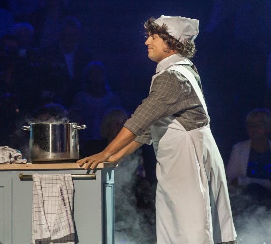 Thomas Evers Poulsen forklædt som Martha i "Badehotellet".