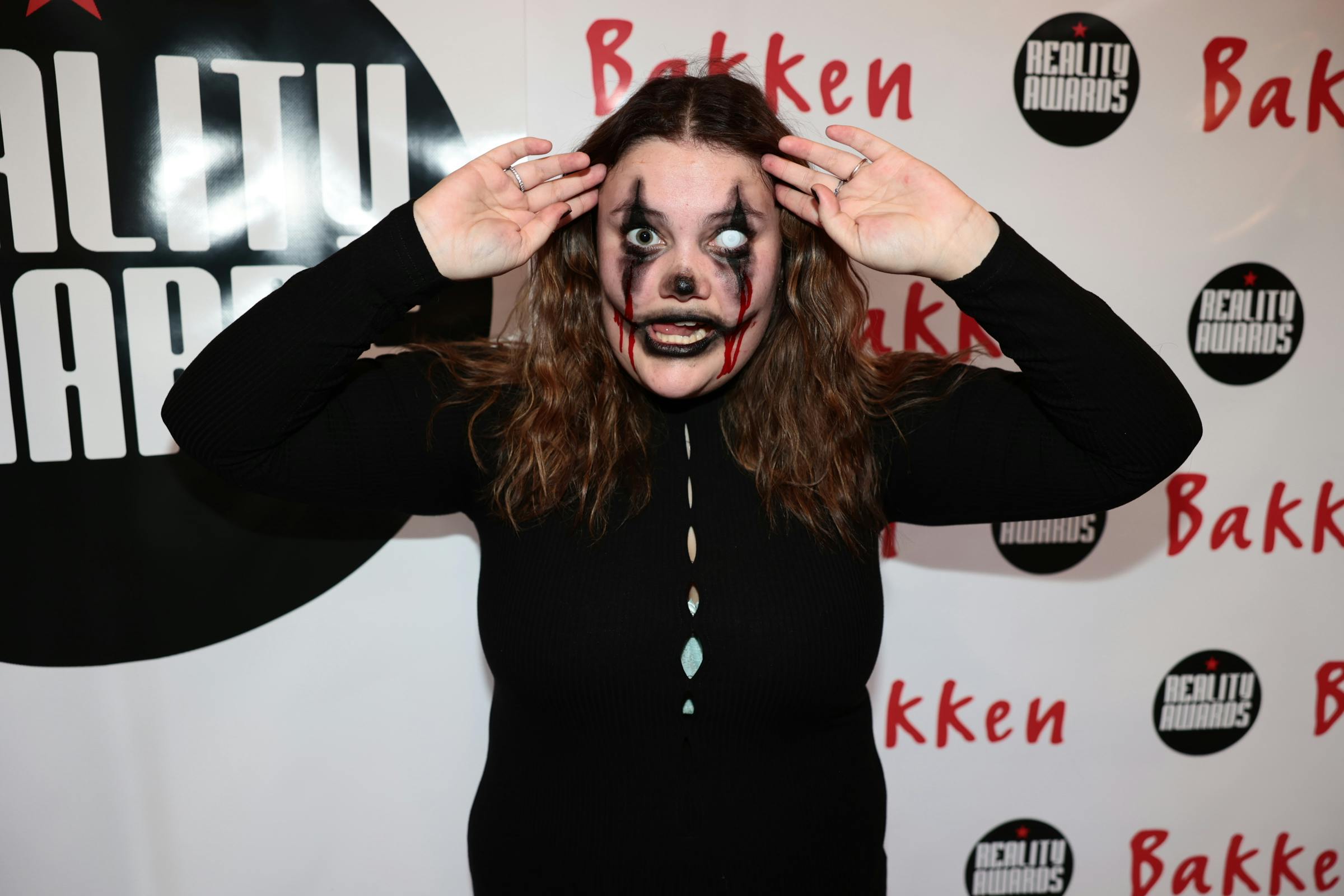 Stephanie Siguenza til Halloween-fest.