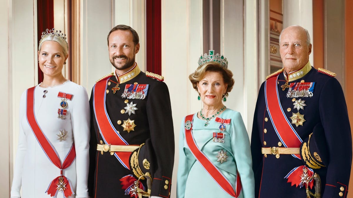 Kronrinsesse Mette-Marit, kronprins Haakon, dronning Sonja og kong Harald.