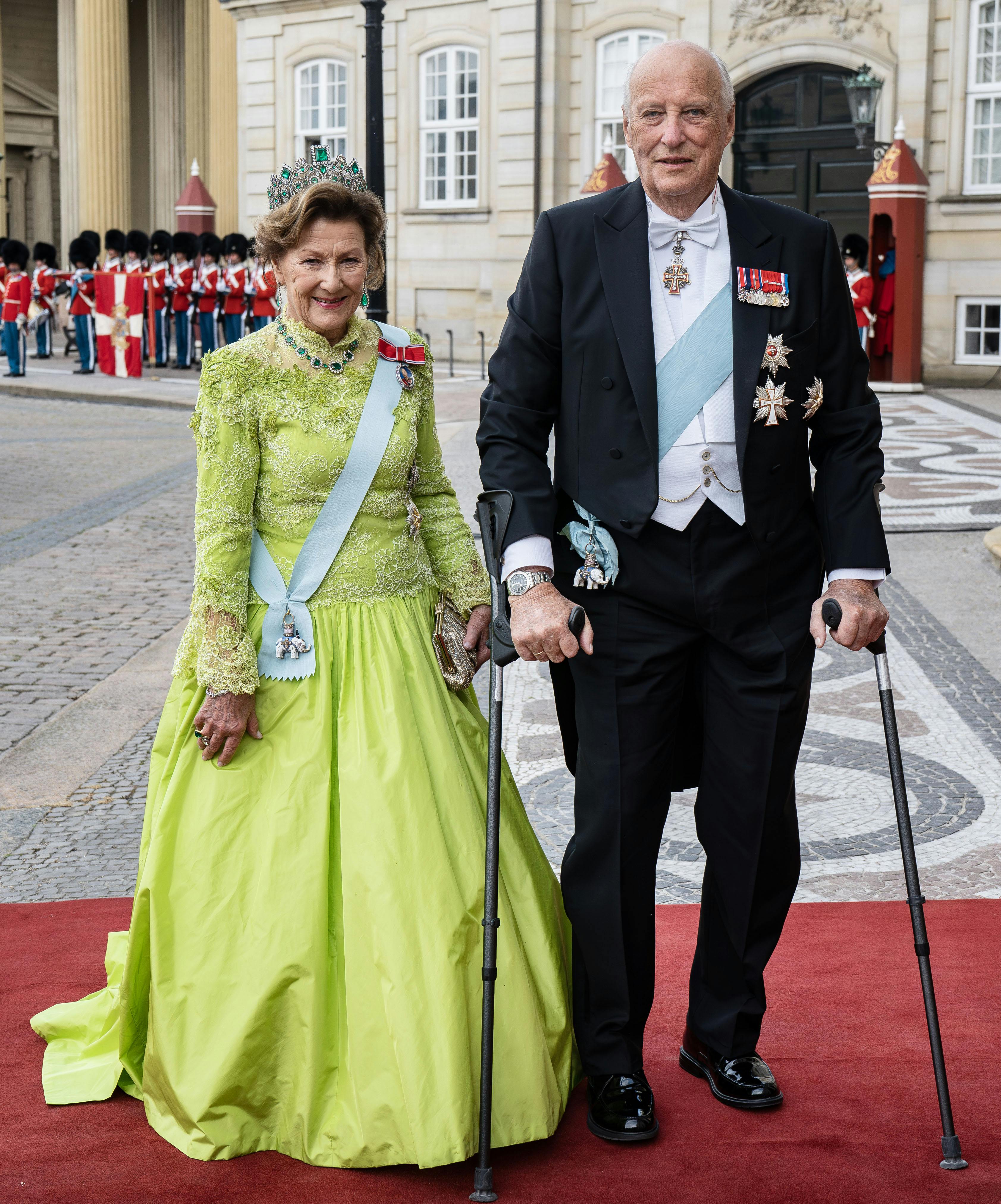 OPGAVE: Festmiddag i anledning af officielt besøg fra Norge.Kong Harald og dronning Sonja af NorgeSTED: Christian VII´s palæ, AmalienborgJOURNALIST: Marianne SingerFOTOGRAF: Hanne JuulDATO: 20230615