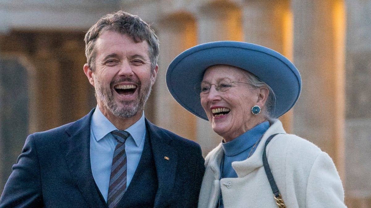 Dronning Margrethe og daværende kronprins Frederik på statsbesøg i Tyskland i 2021.