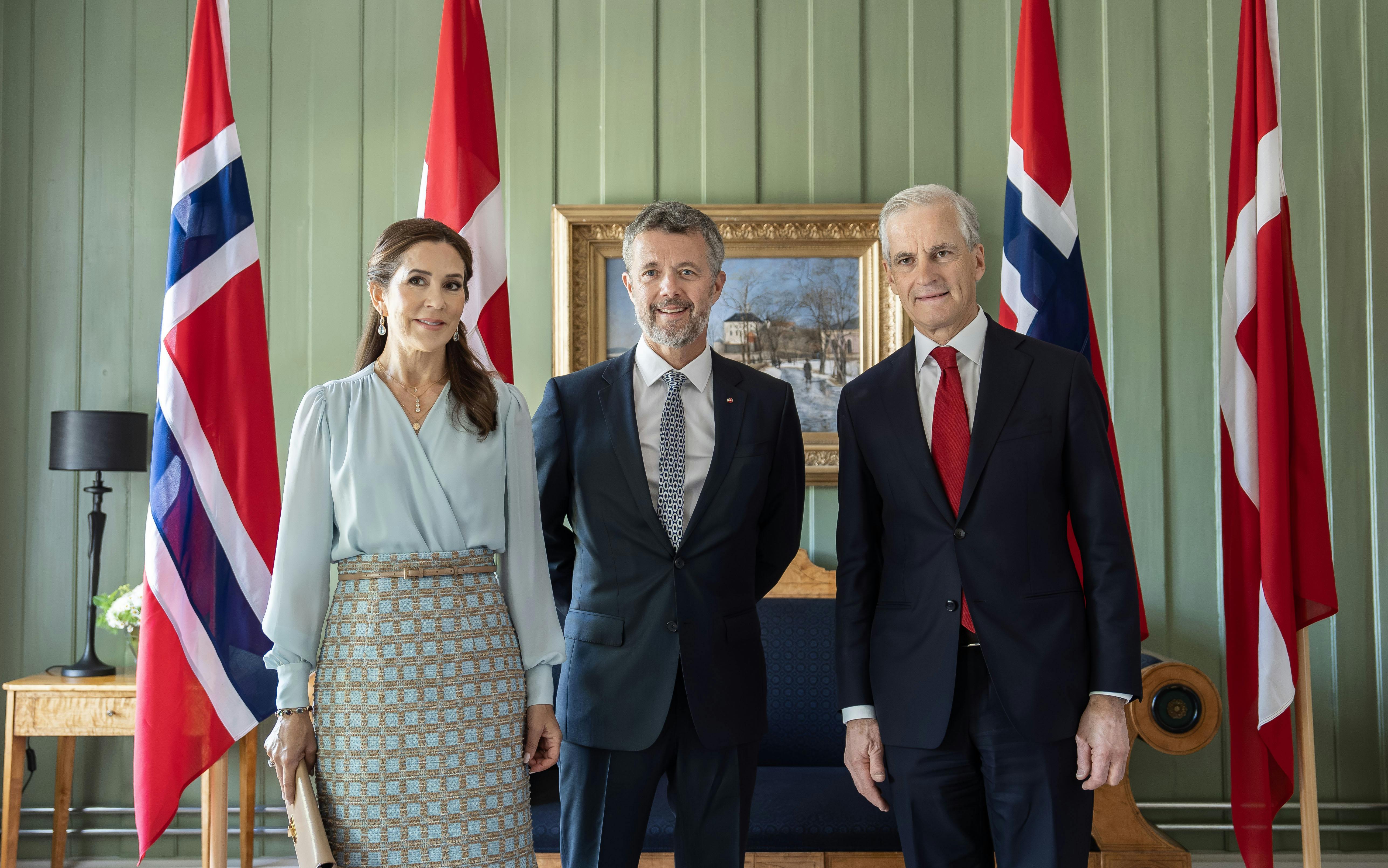 Dronning Mary, kong Frederik og den norske statsminister Jonas Gahr Støre.