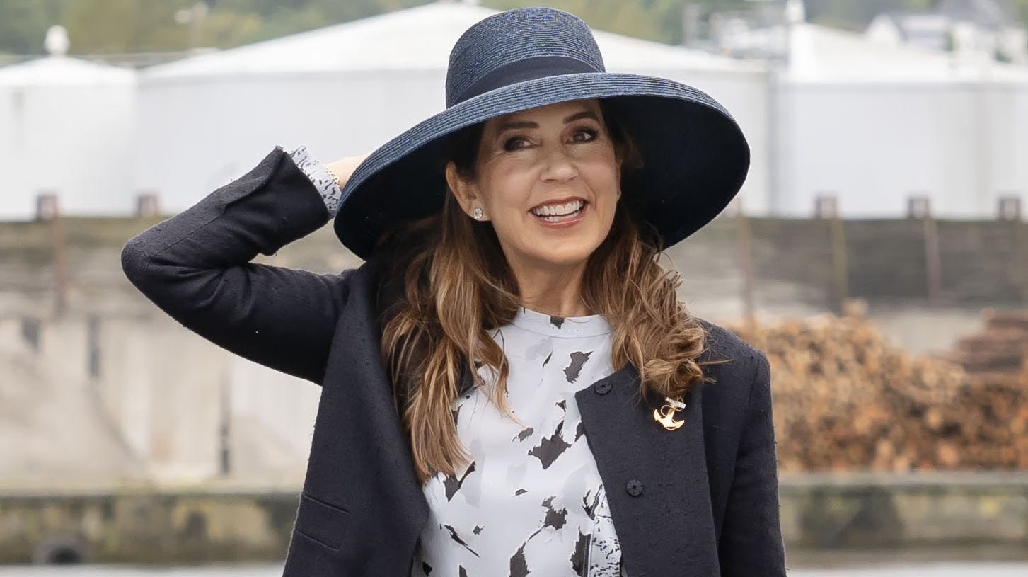 Dronning Mary klædt i en jakke fra Prada.