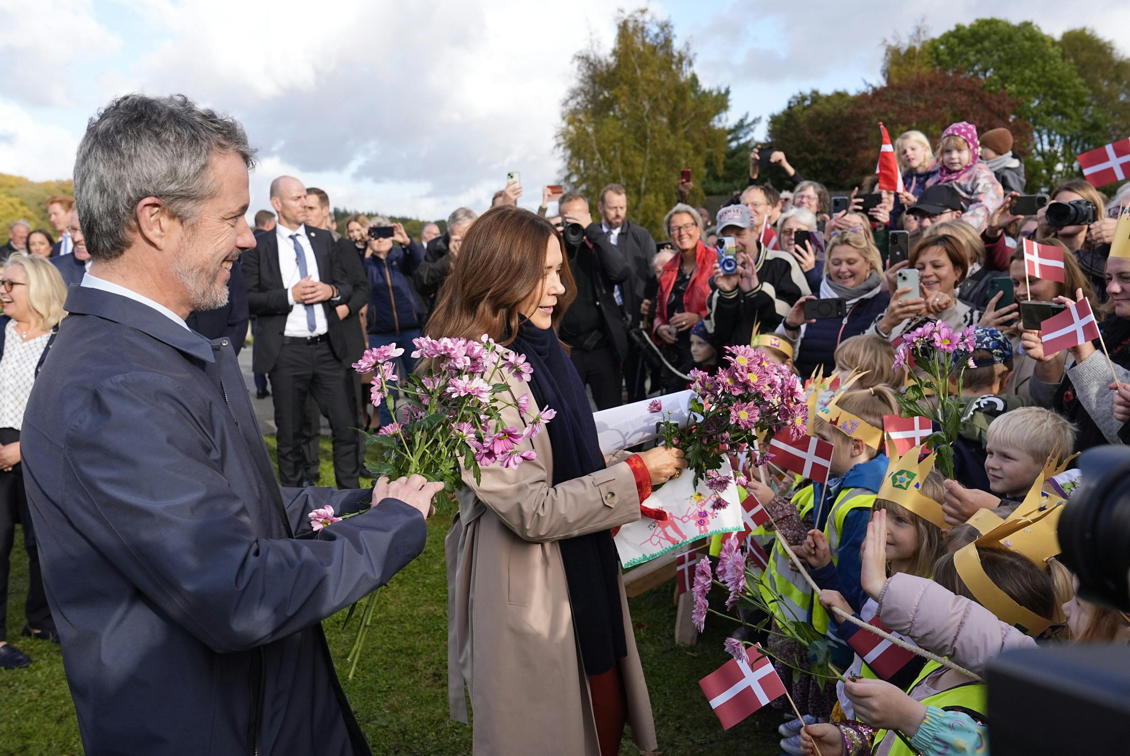 Den kreative løsning gav pote for dronning Mary, der fik plads til alle de fine gaver. 