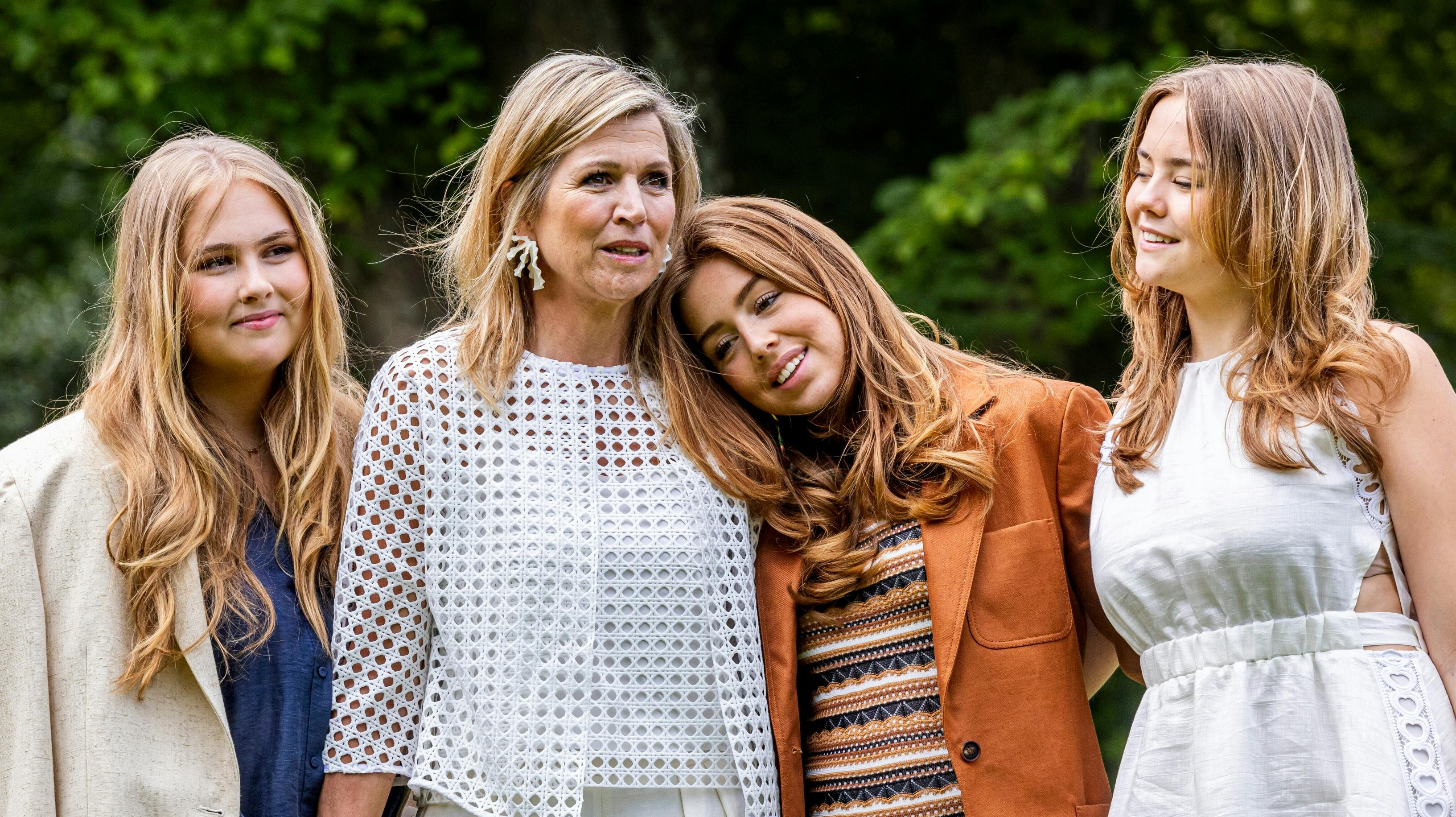Dronning Maxima med døtrene prinsesse Amalia, prinsesse Alexia og prinsesse Ariane. 