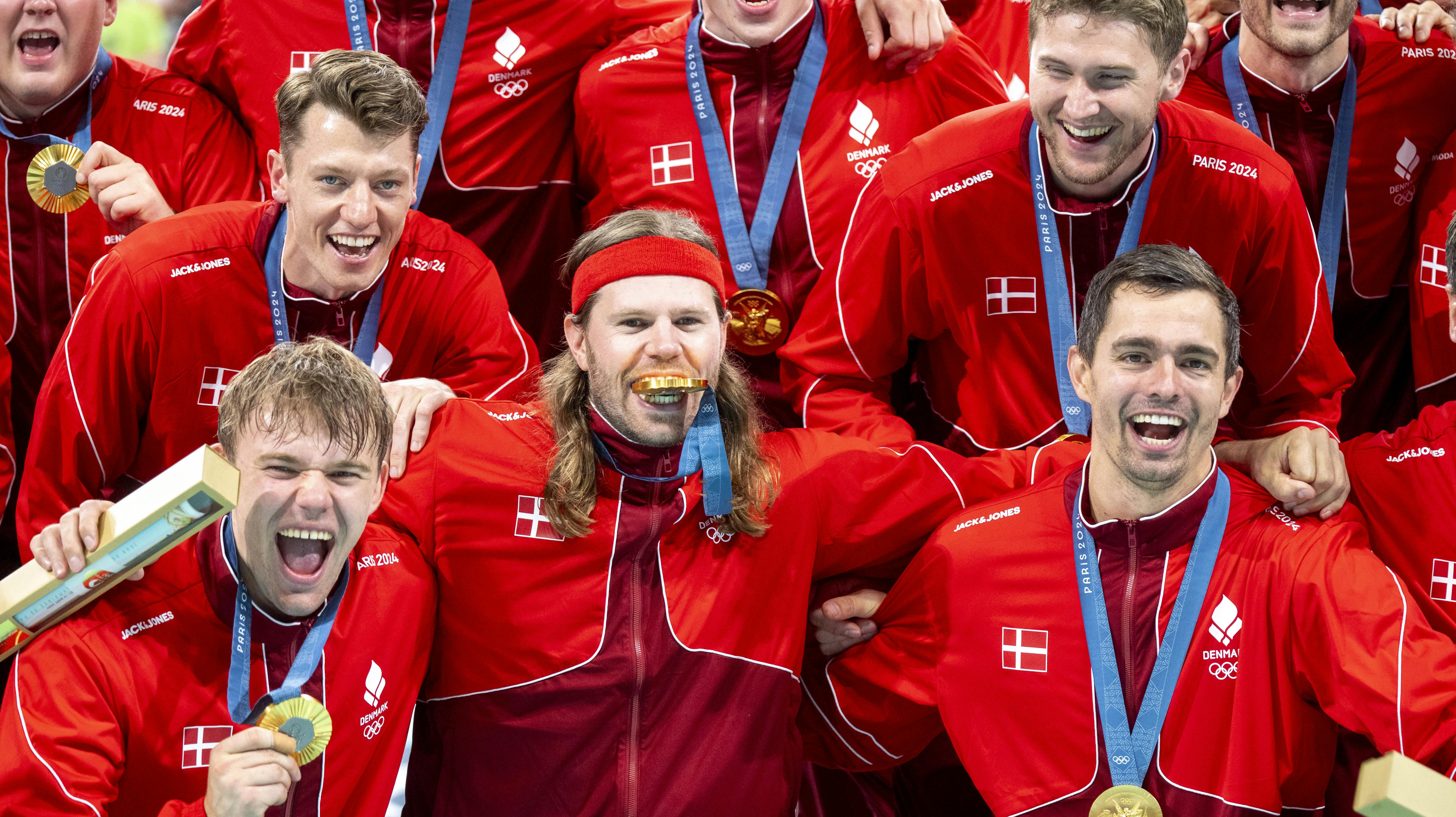 Håndboldherrerne jubler over OL-guldet i Paris.