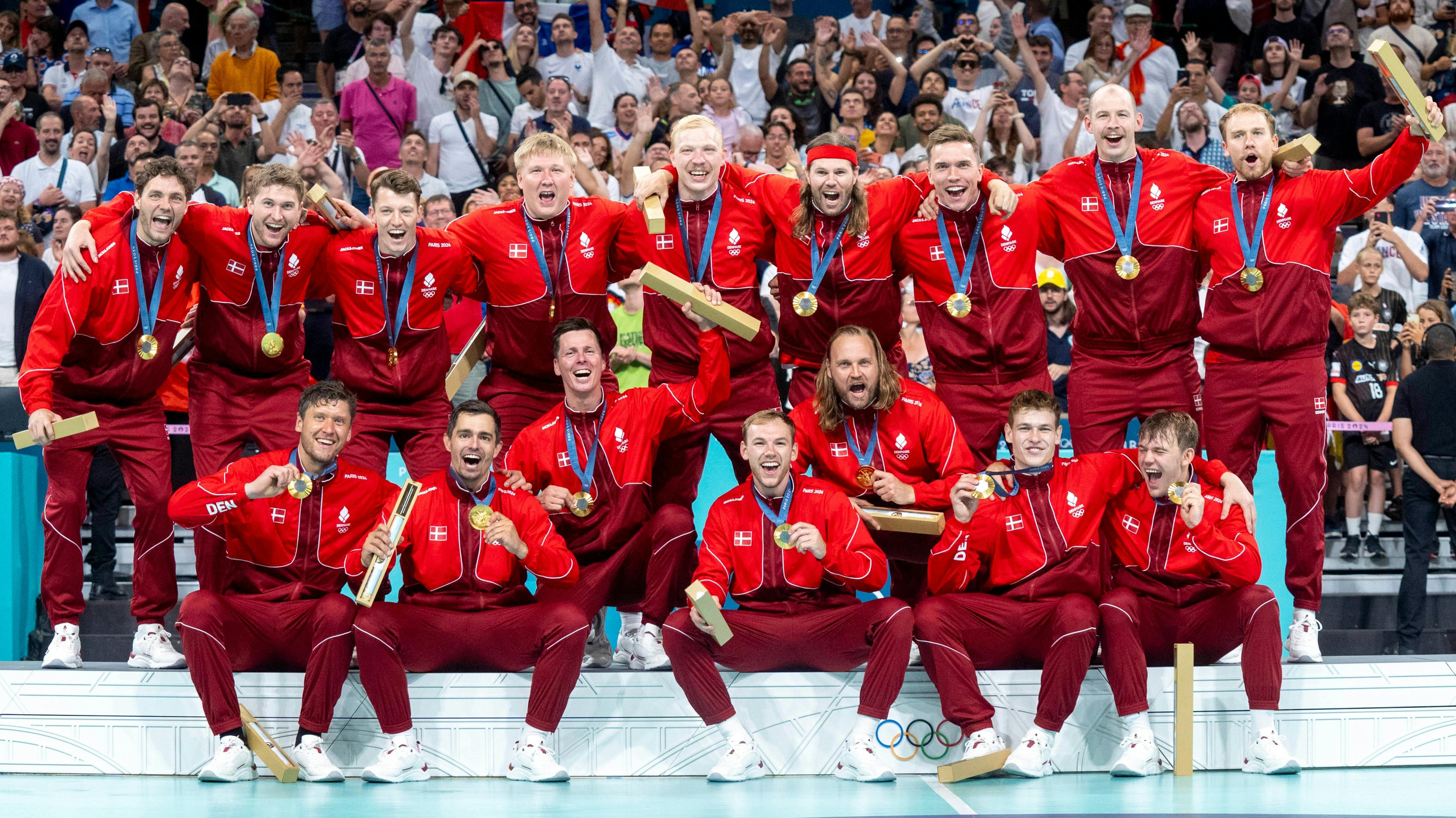 Håndboldherrerne fejrer OL-guld.