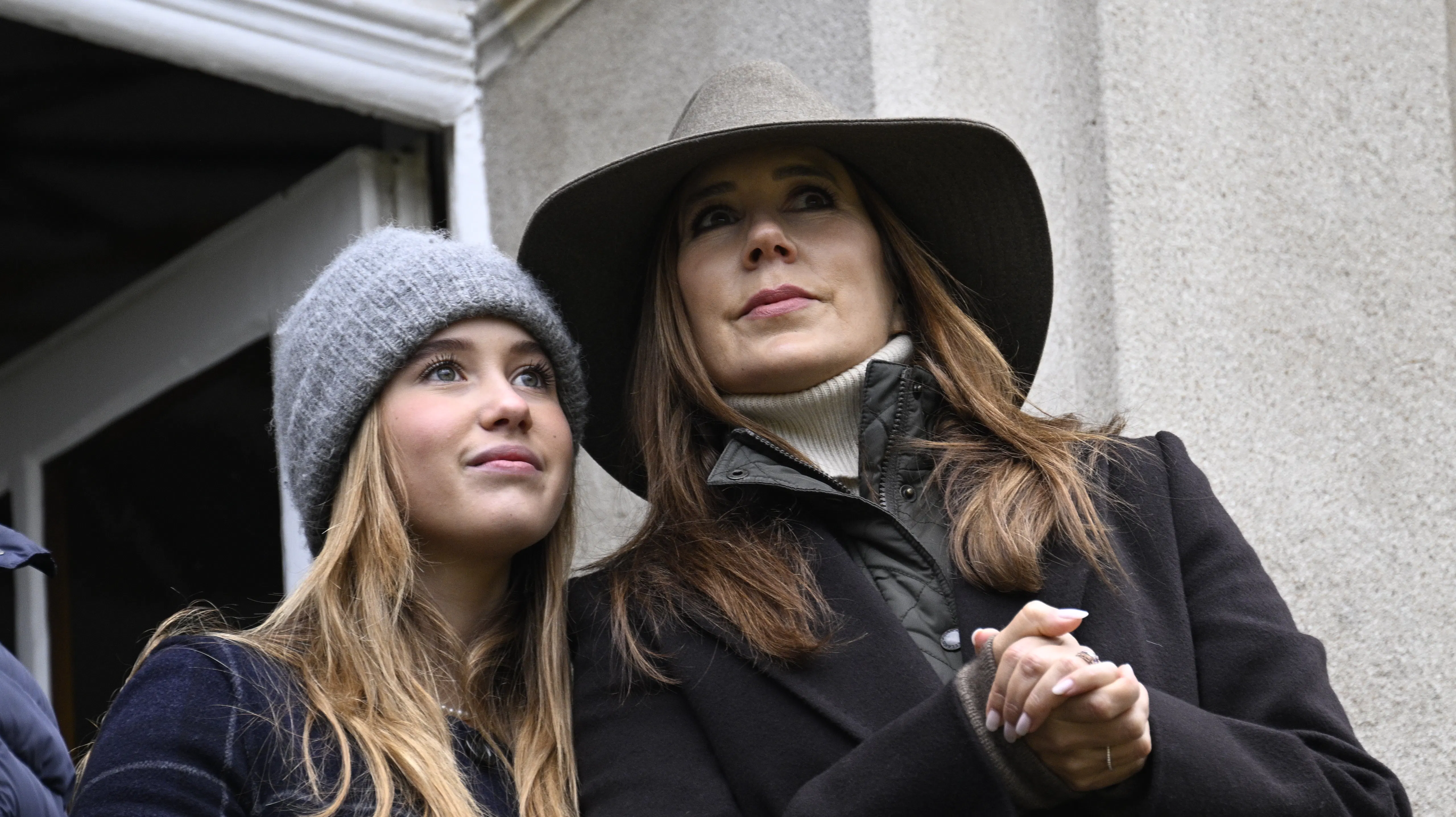 Dronning Mary og prinsesse Josephine til Hubertusjagten