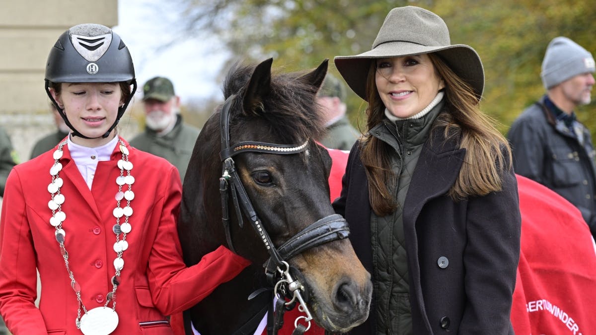 Dronning Mary med Malou og ponyen Danni