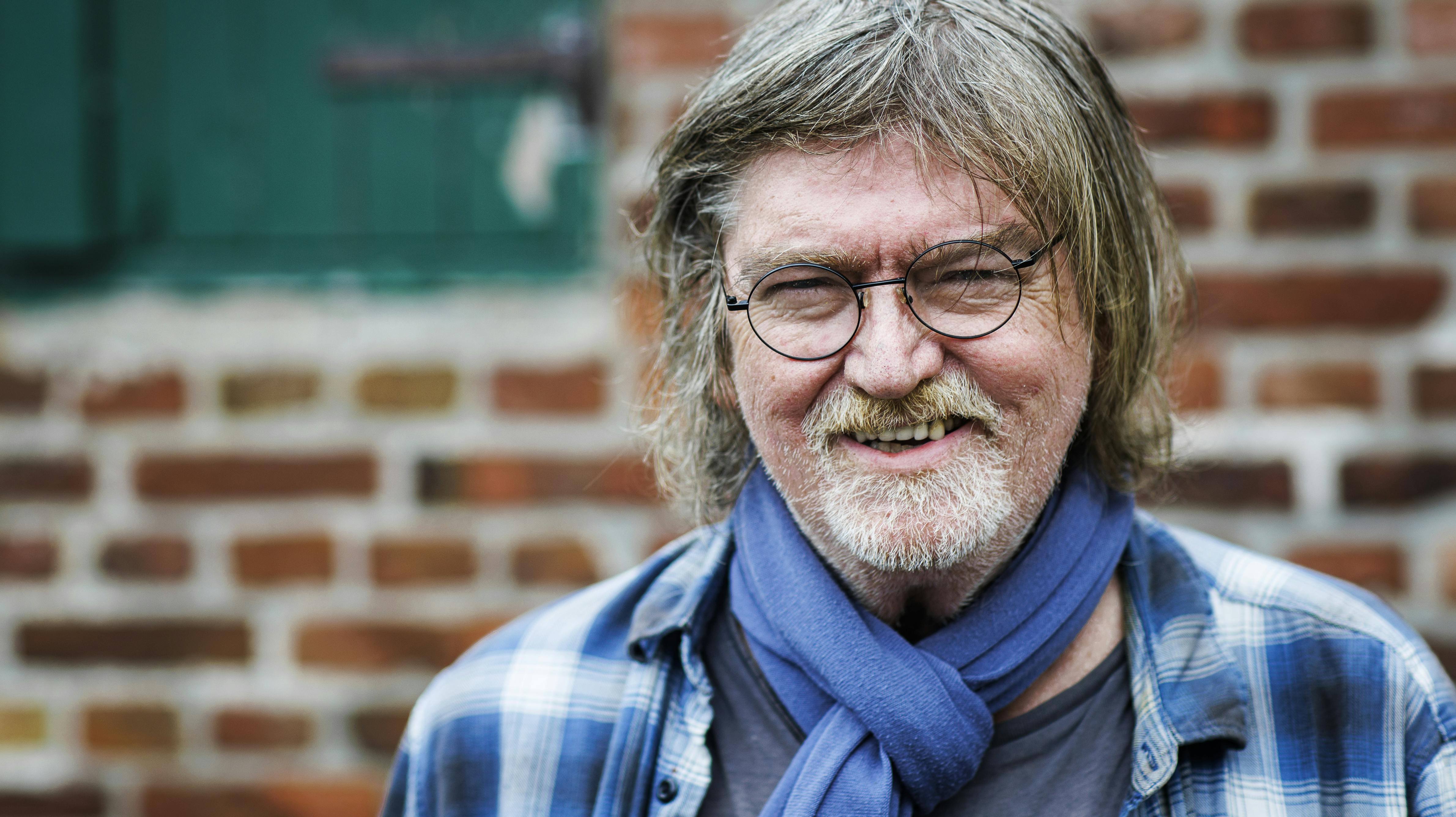 Musiker, sangskriver og kunstmaler Johnny Madsen.