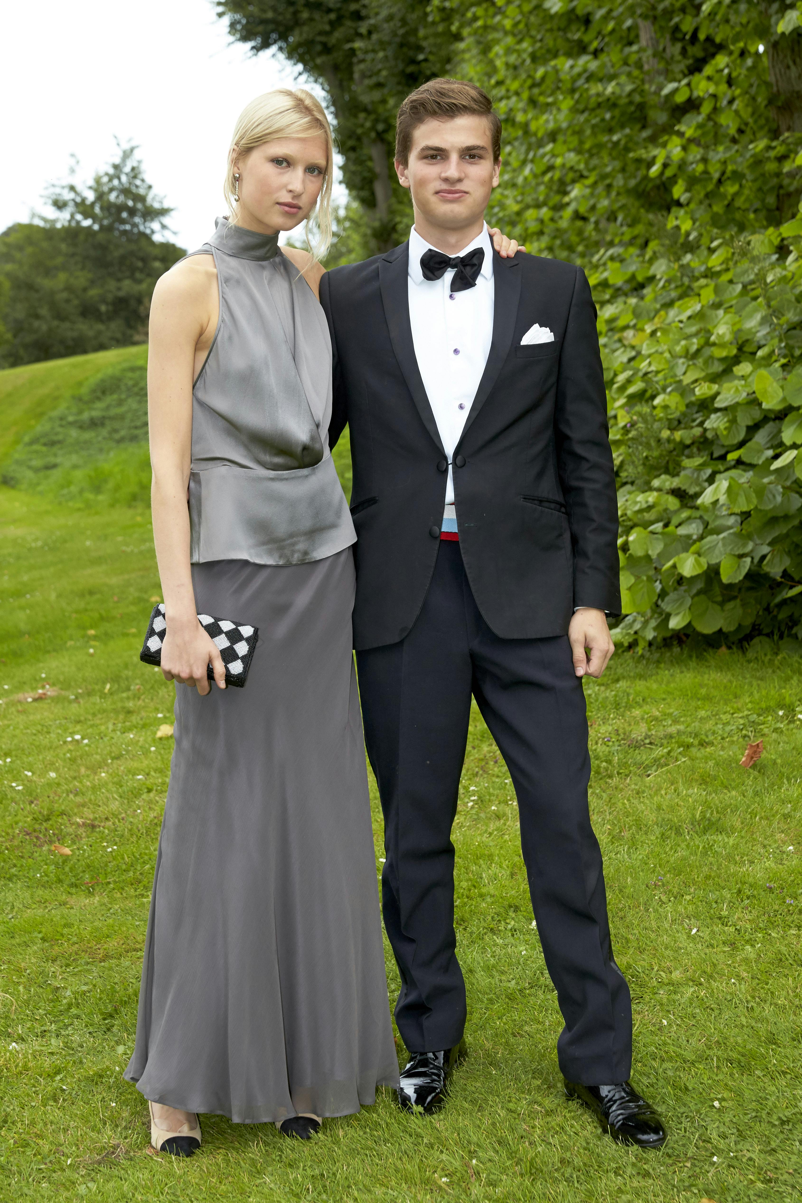 Rosemarie Vind med sin bror Georg Vind til grev Christian og grevinde Mette Ahlefeldt-Laurvig af Tranekærs dobbelt 50-års fødselsdagsfest på Tranekær Slot i 2015.