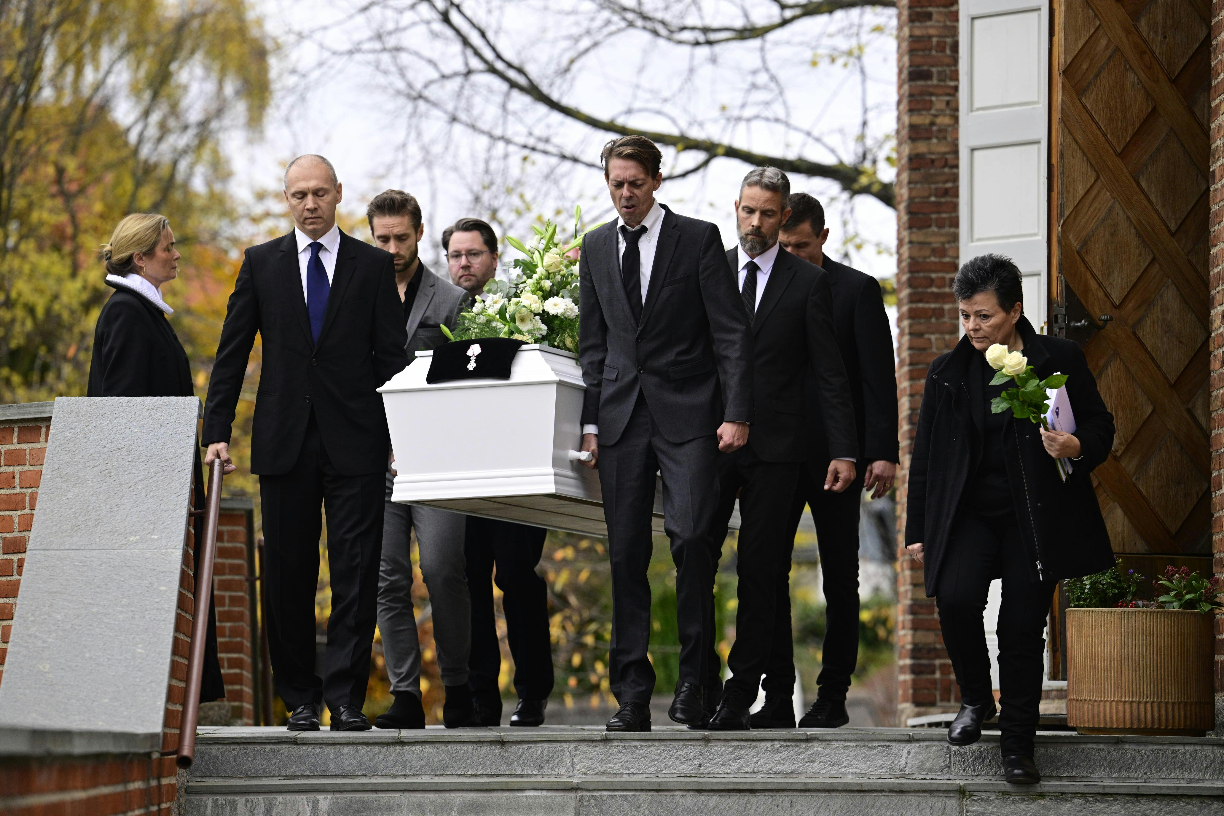 Ulf Pilgaards kiste med Ridderkorset forrest.