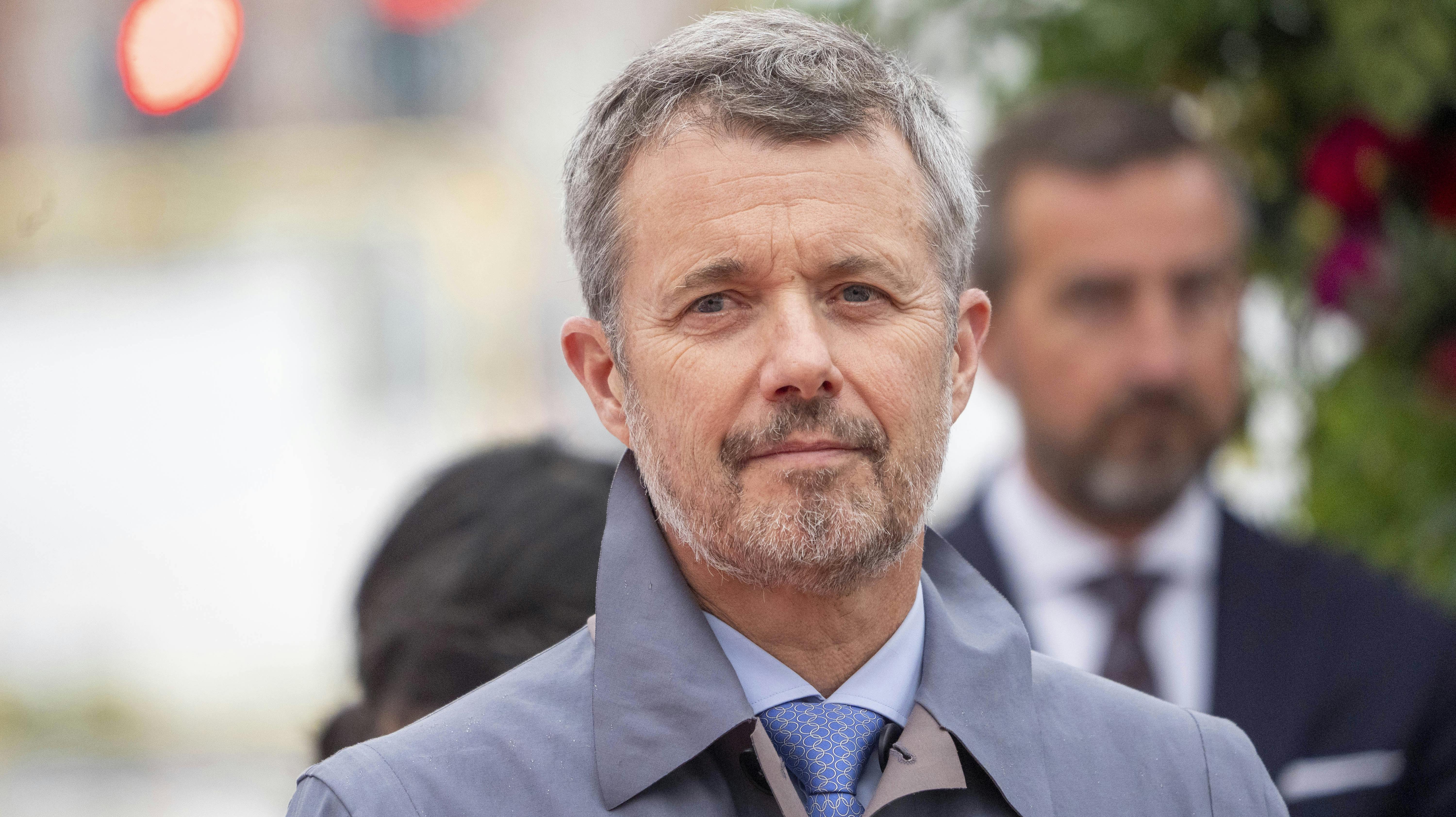 H.M. Kongen deltager i grundstensindsættelse på Børsen. Børsen, København,Kong Frederik