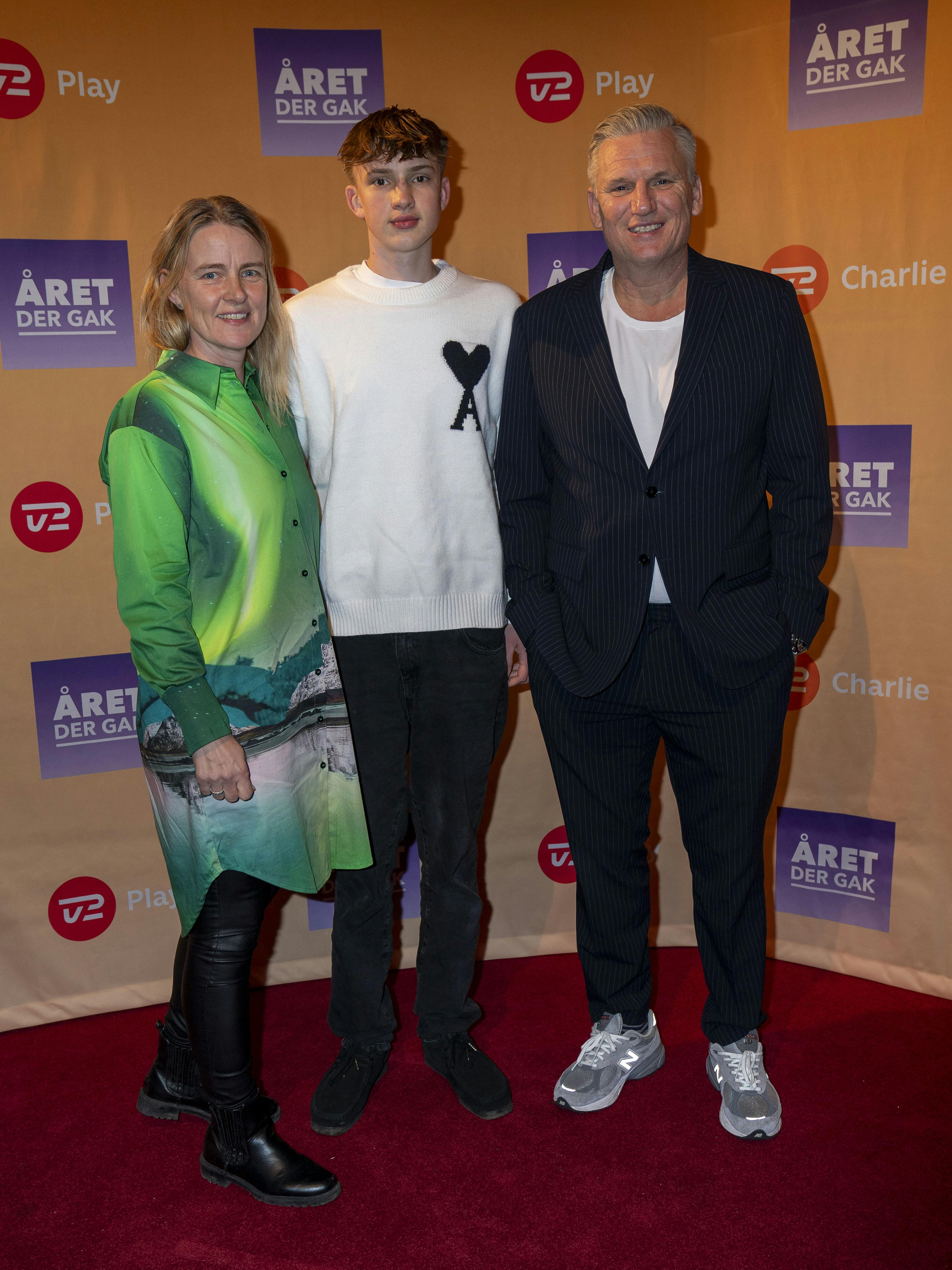 Nikolaj Jacobsen med hustruen Lenette og sønnen Linus.