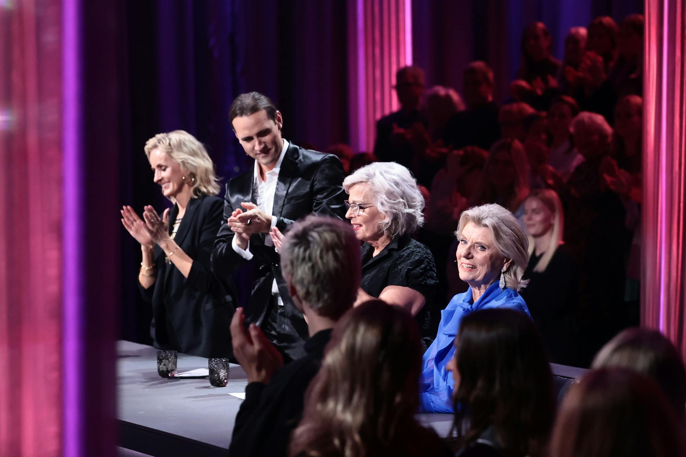 Anne Laxholm blev hyldet med stående applaus i studiet.