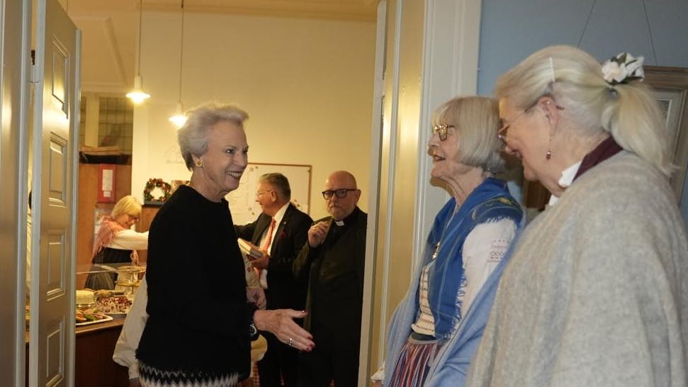 Prinsesse Benedikte til åbningen af årets julebasar i Den Svenske Kirke.