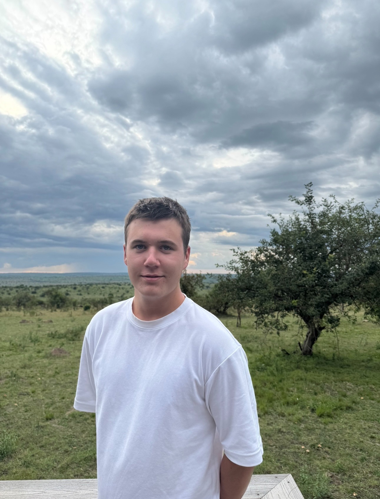 Kronprins Christian deler en række fotos fra sin tid i Østafrika