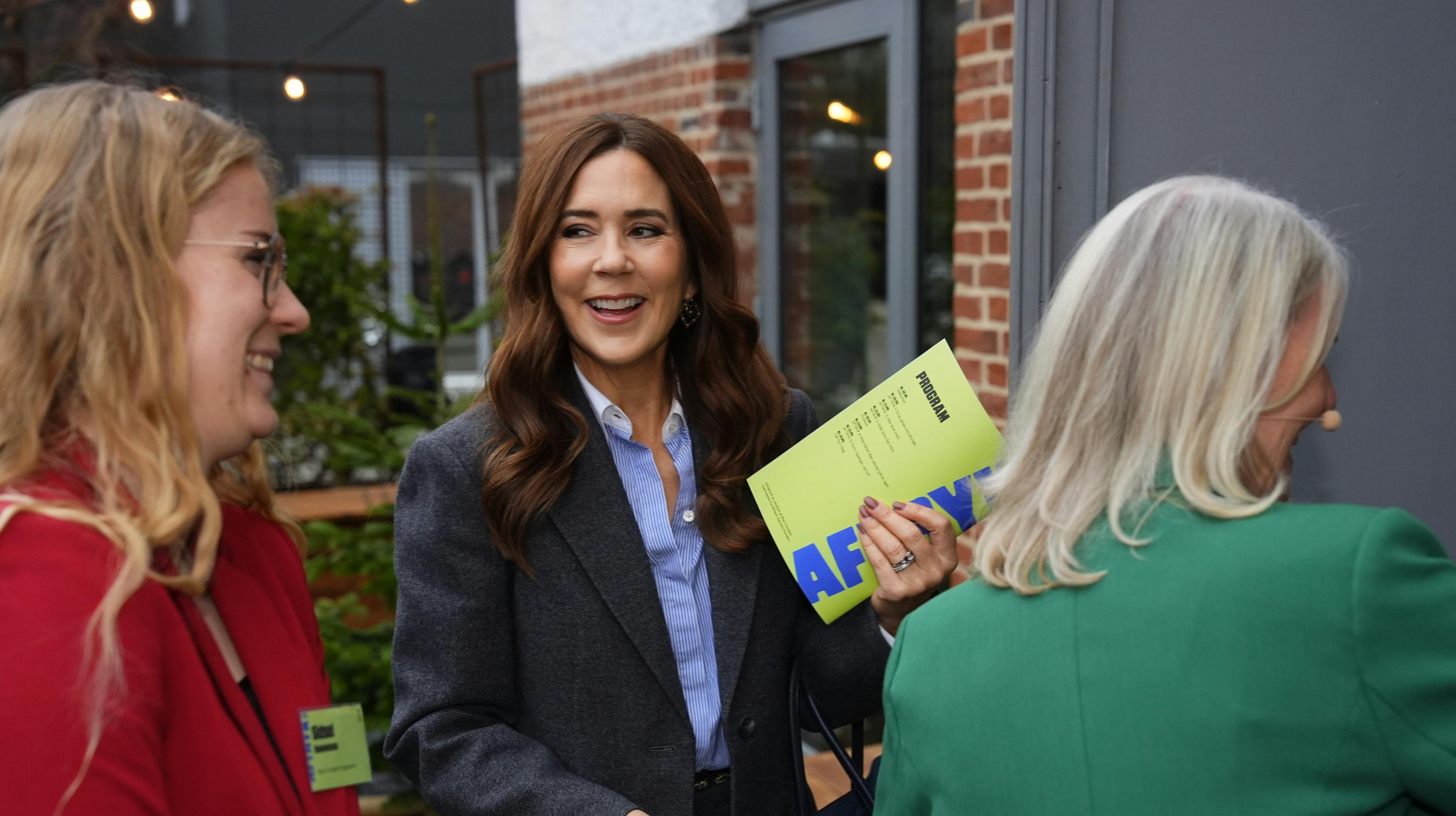 Dronning Mary på vej ind i Vandværket. 