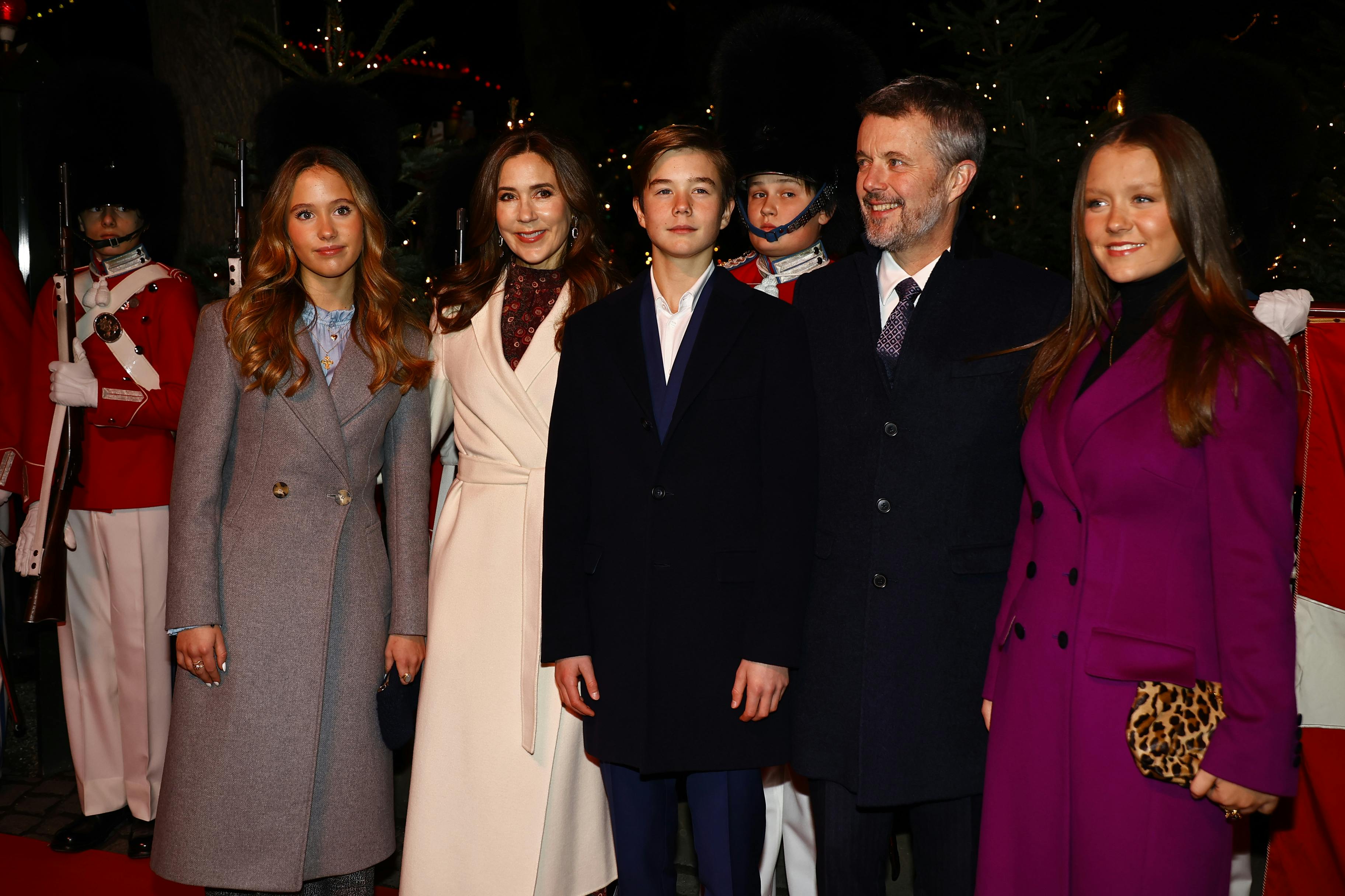 Prinsesse Josephine, dronning Mary, prins Vincent, kong Frederik og prinsesse Isabella.