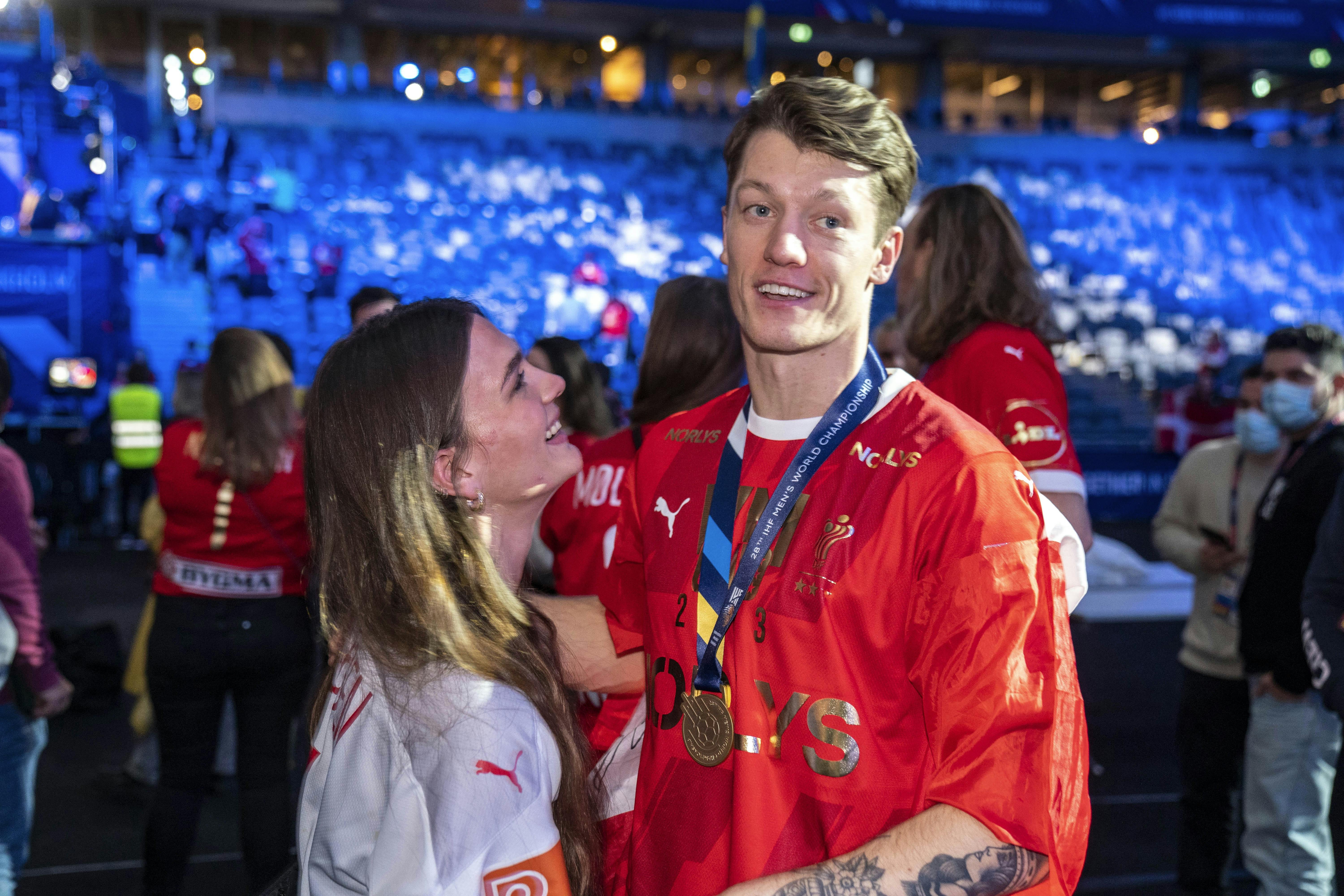 Helena Elver og Emil Jakobsen efter håndboldherrernes VM-triumf i 2023.