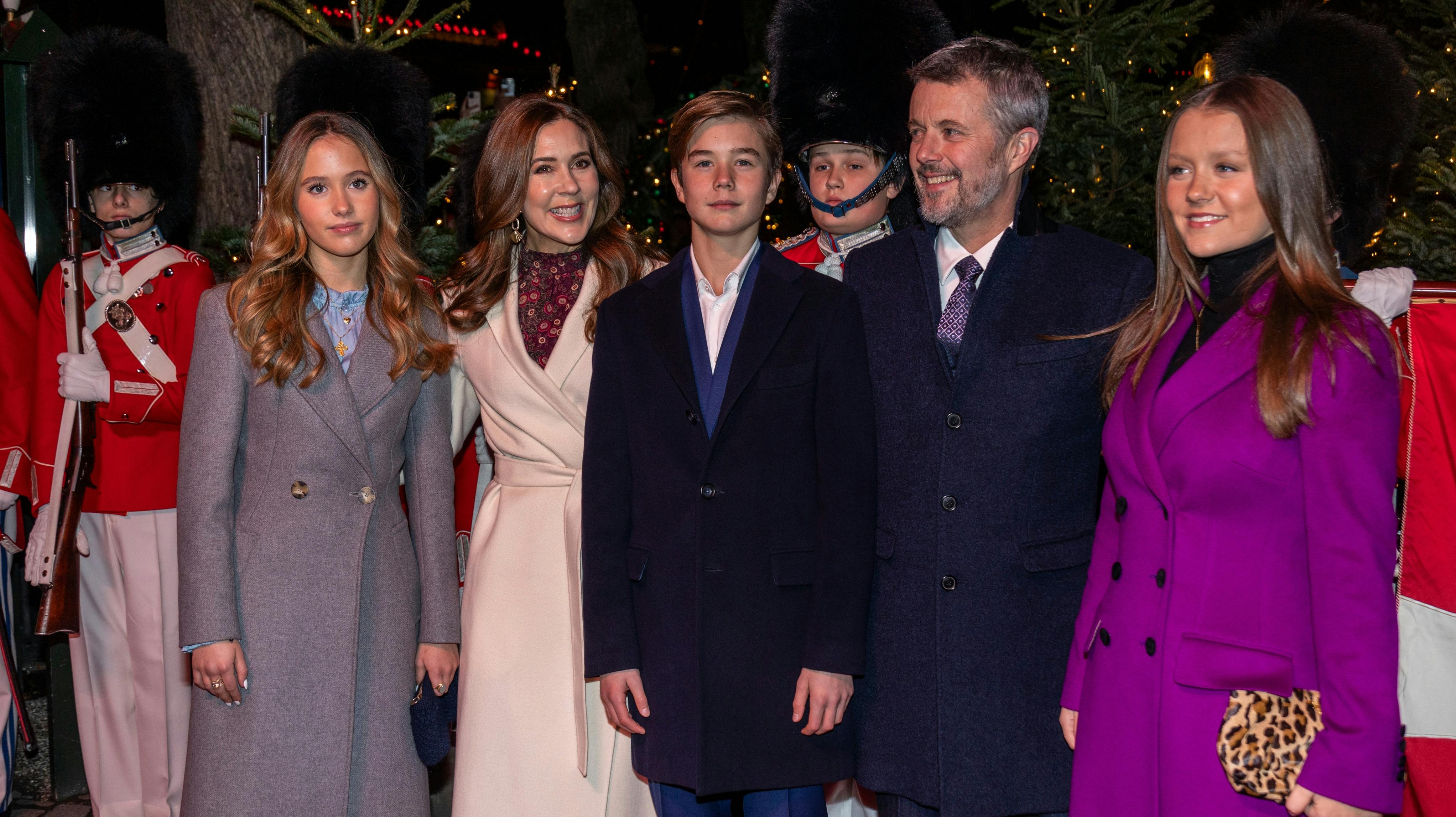 Prinsesse Josephine, dronning Mary, prins Vincent, kong Frederik og prinsesse Isabella.