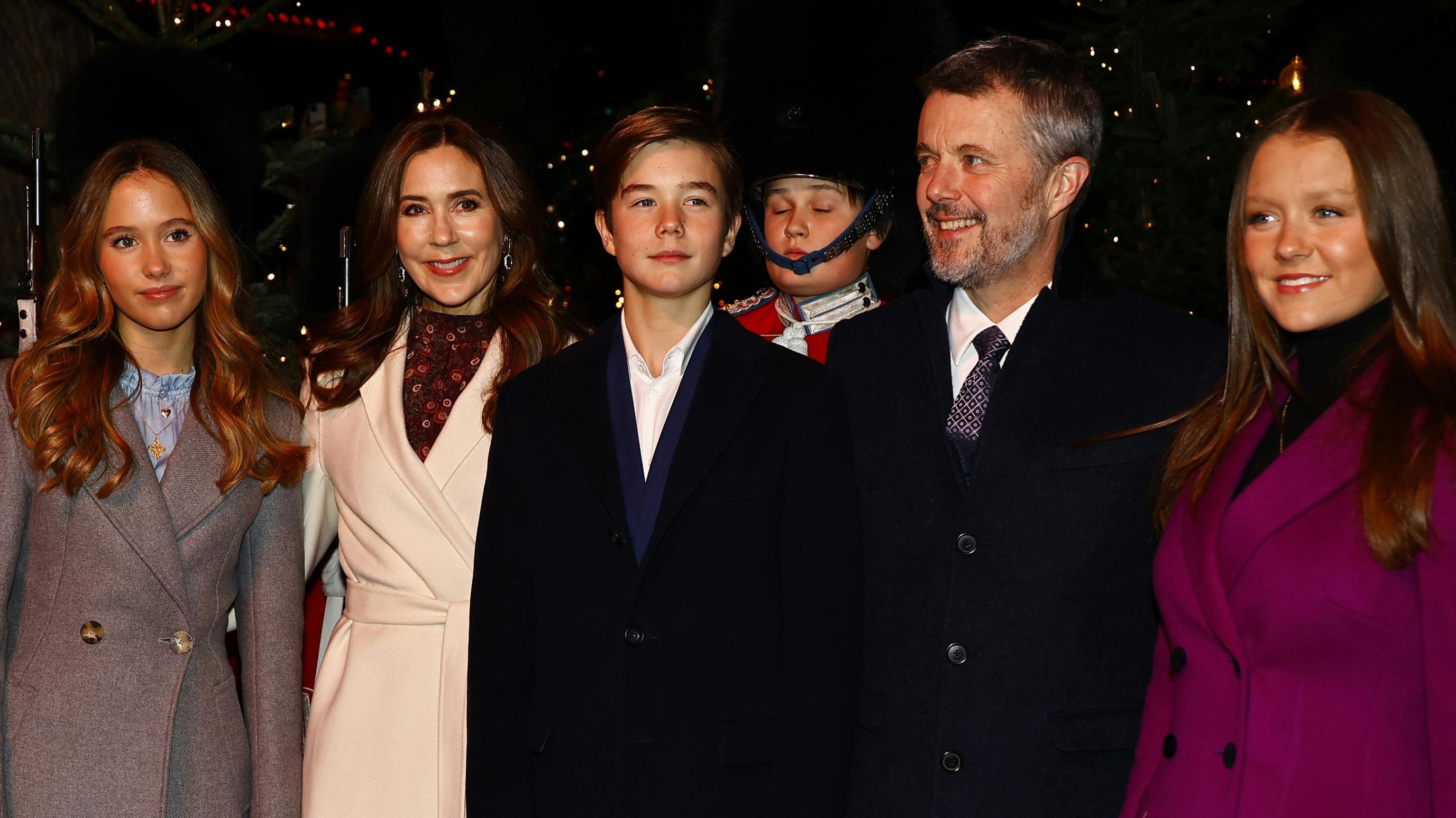 Prinsesse Josephine, dronning Mary, prins Vincent, kong Frederik og prinsesse Isabella.&nbsp;