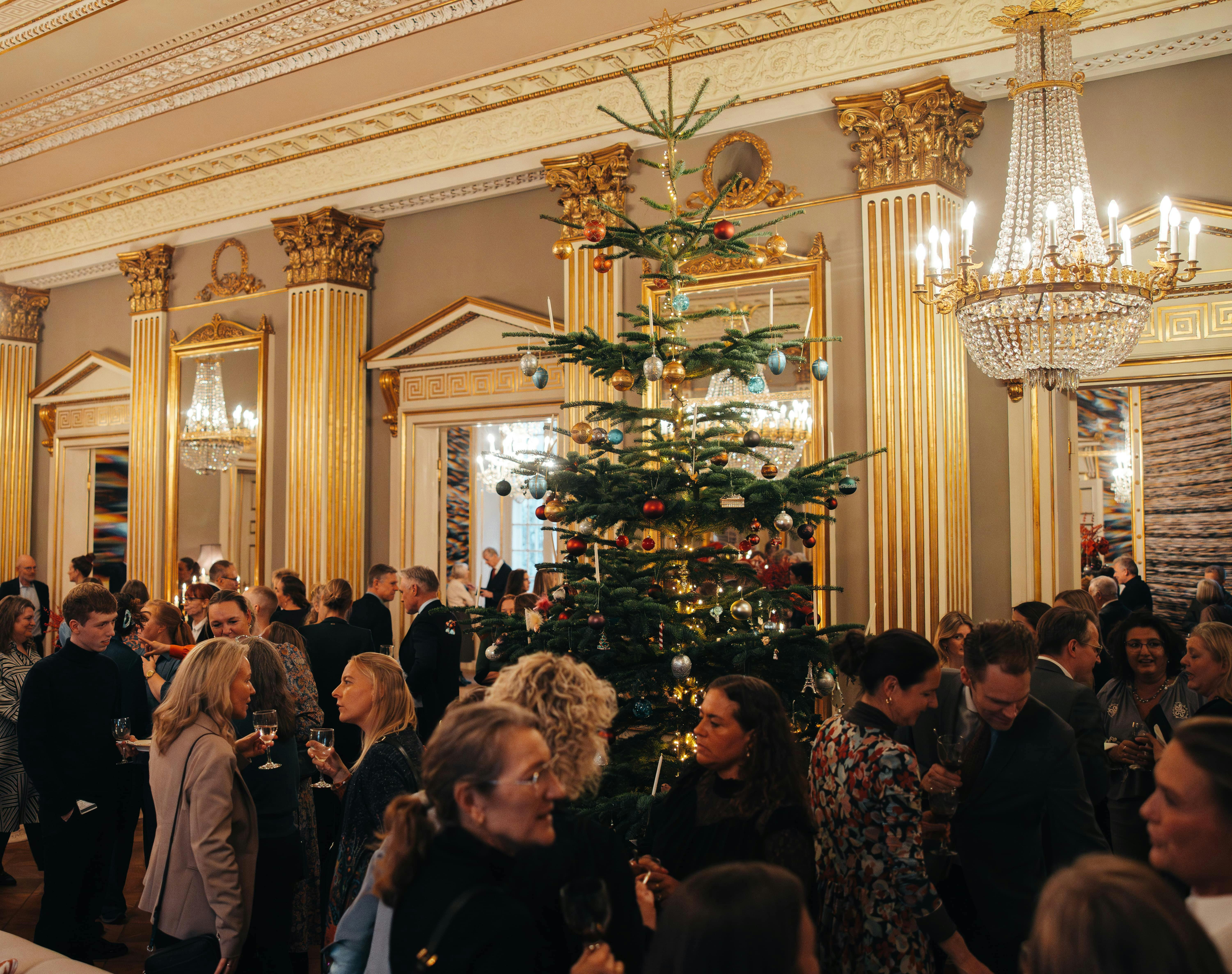 https://imgix.billedbladet.dk/2024-12-06/Maryfondens-Julereception-4-%281%29-min.jpg