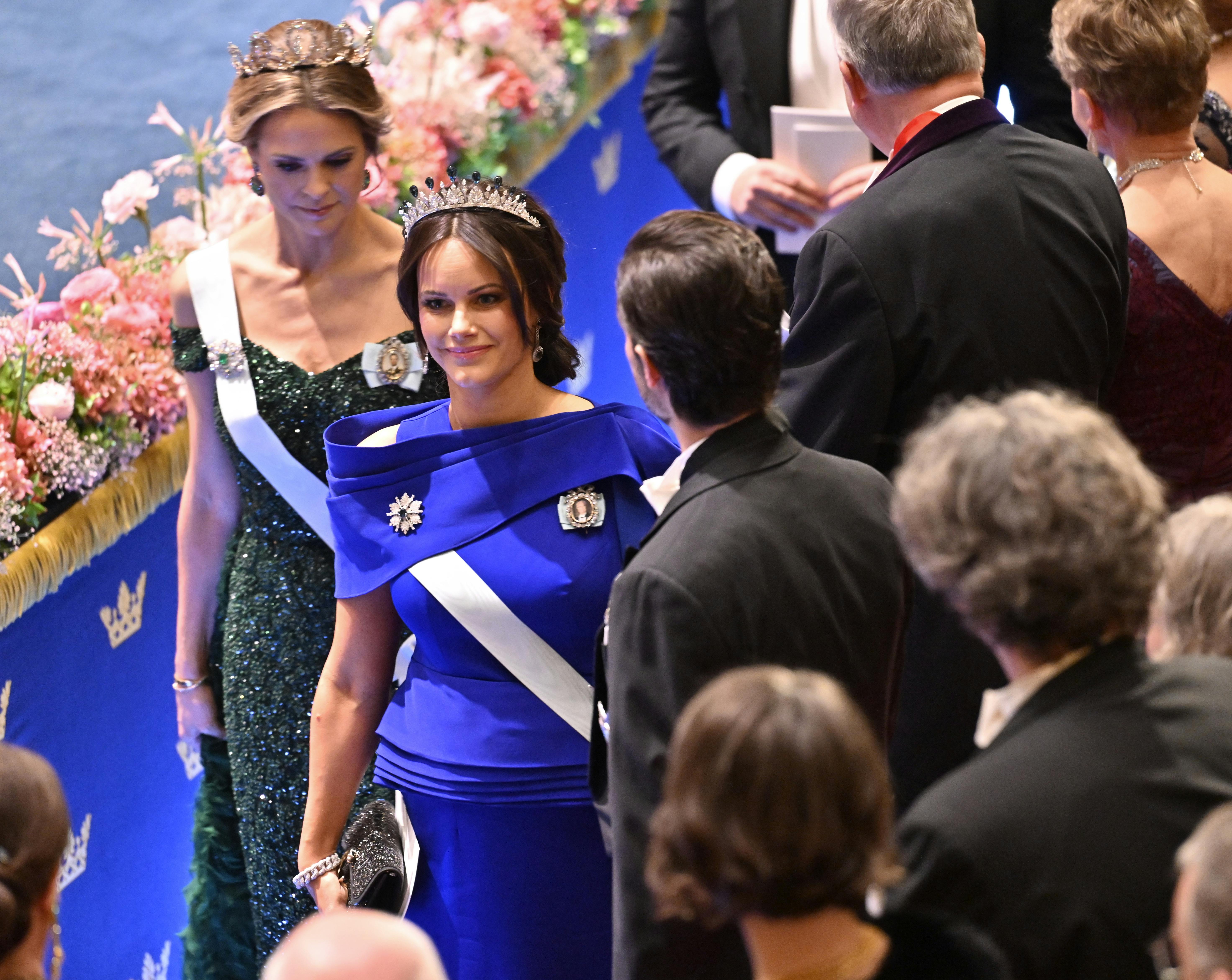 STOCKHOLM, SVERIGE 20241210 Prinsessan Sofia och prinsessan Madeleine vid Nobelprisutdelningen i Konserthuset i Stockholm på tisdagen. Foto: Jonas Ekströmer / TT / Kod 10030