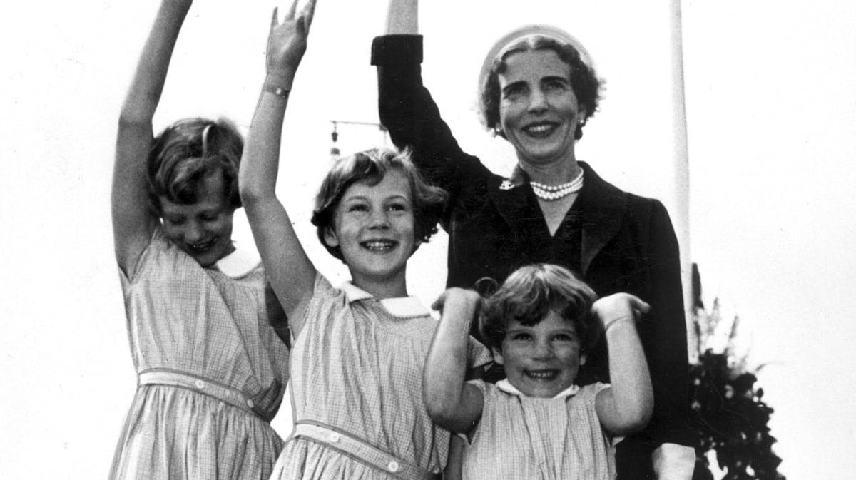 Dronning Margrethe, prinsesse Benedikte og dronning Anne-Marie med dronning Ingrid. 