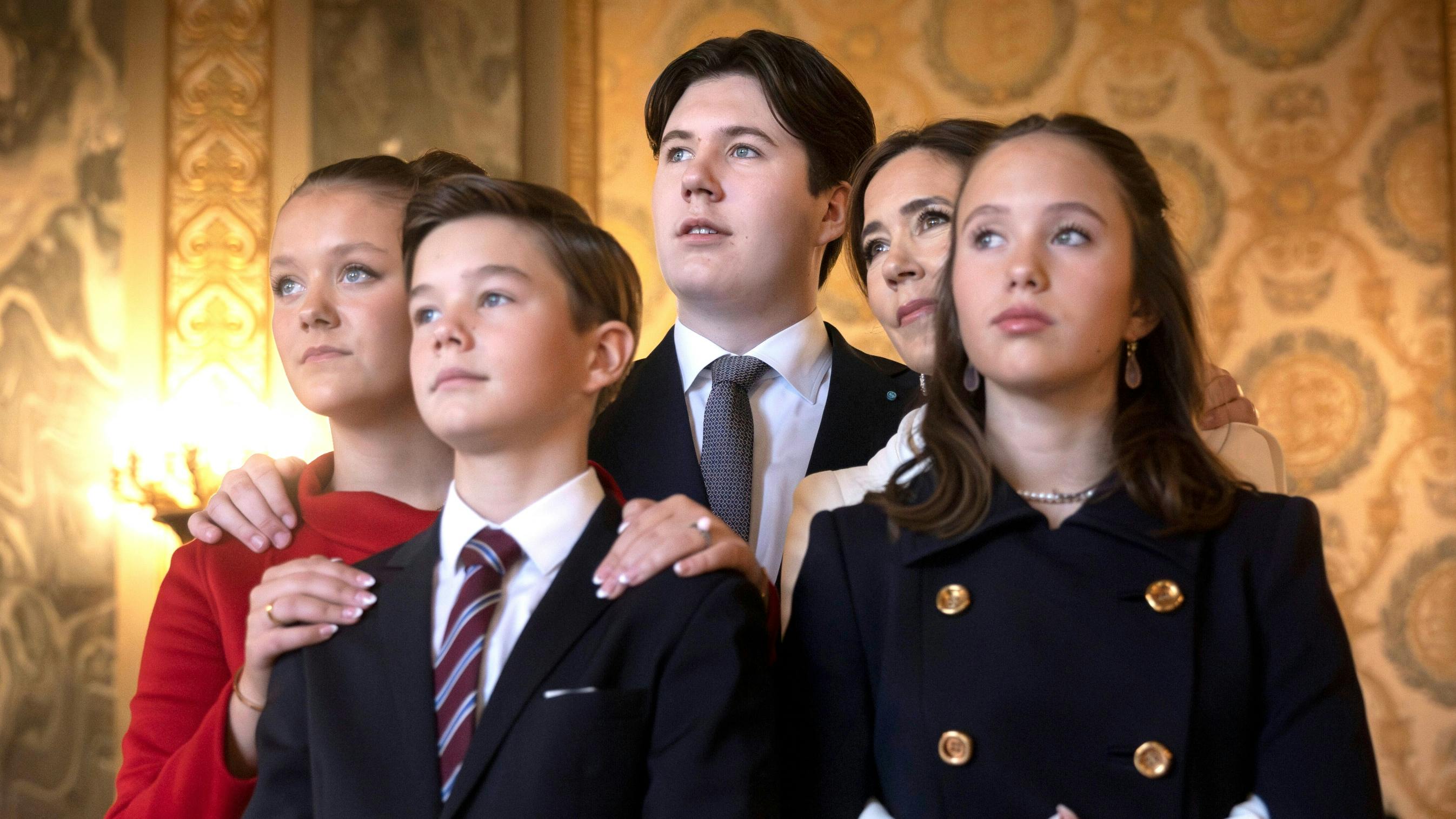 Prinsesse Isabella, prins Vincent, kronprins Christian, dronning Mary og prinsesse Josephine.&nbsp;